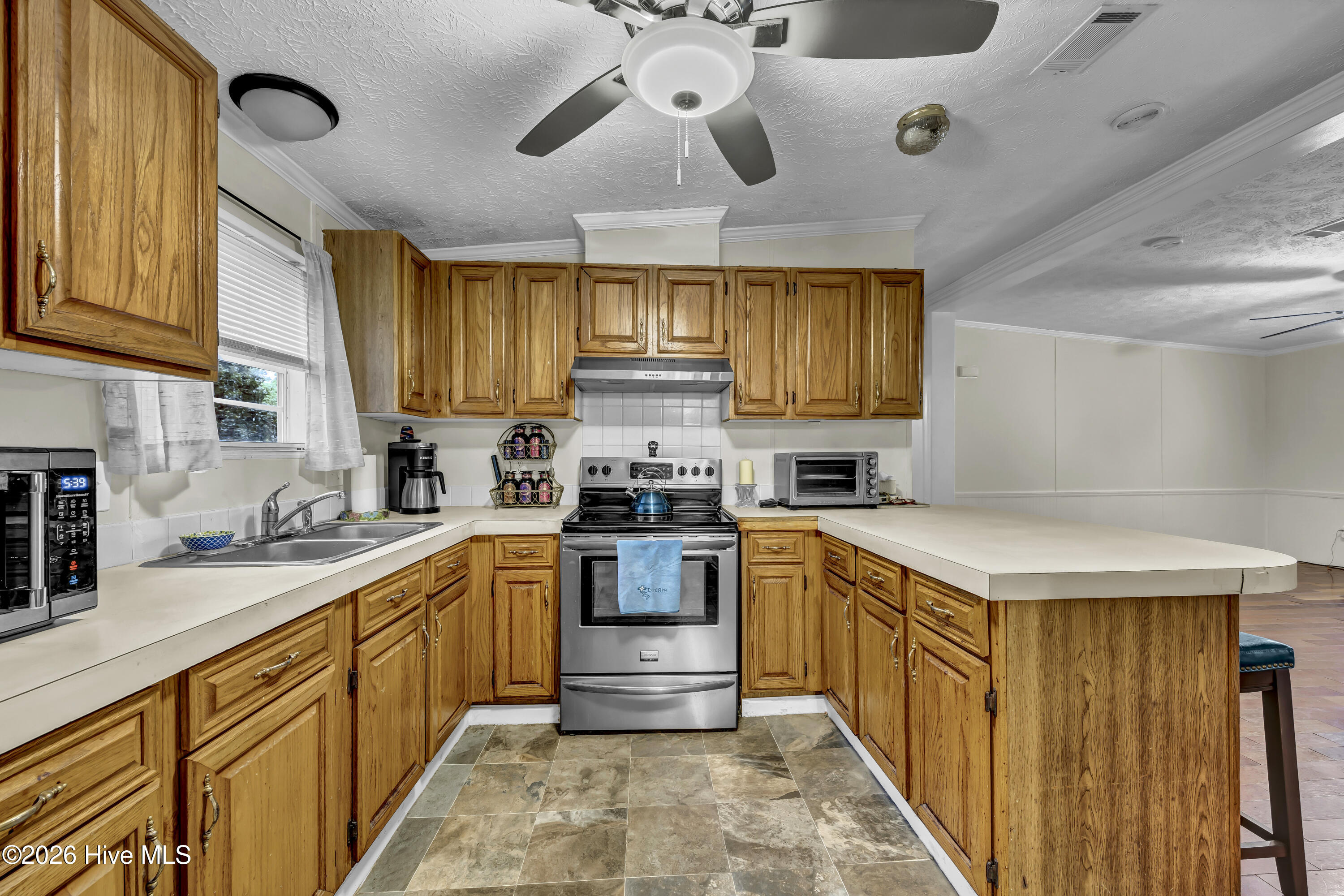 100561537 | Photo 11