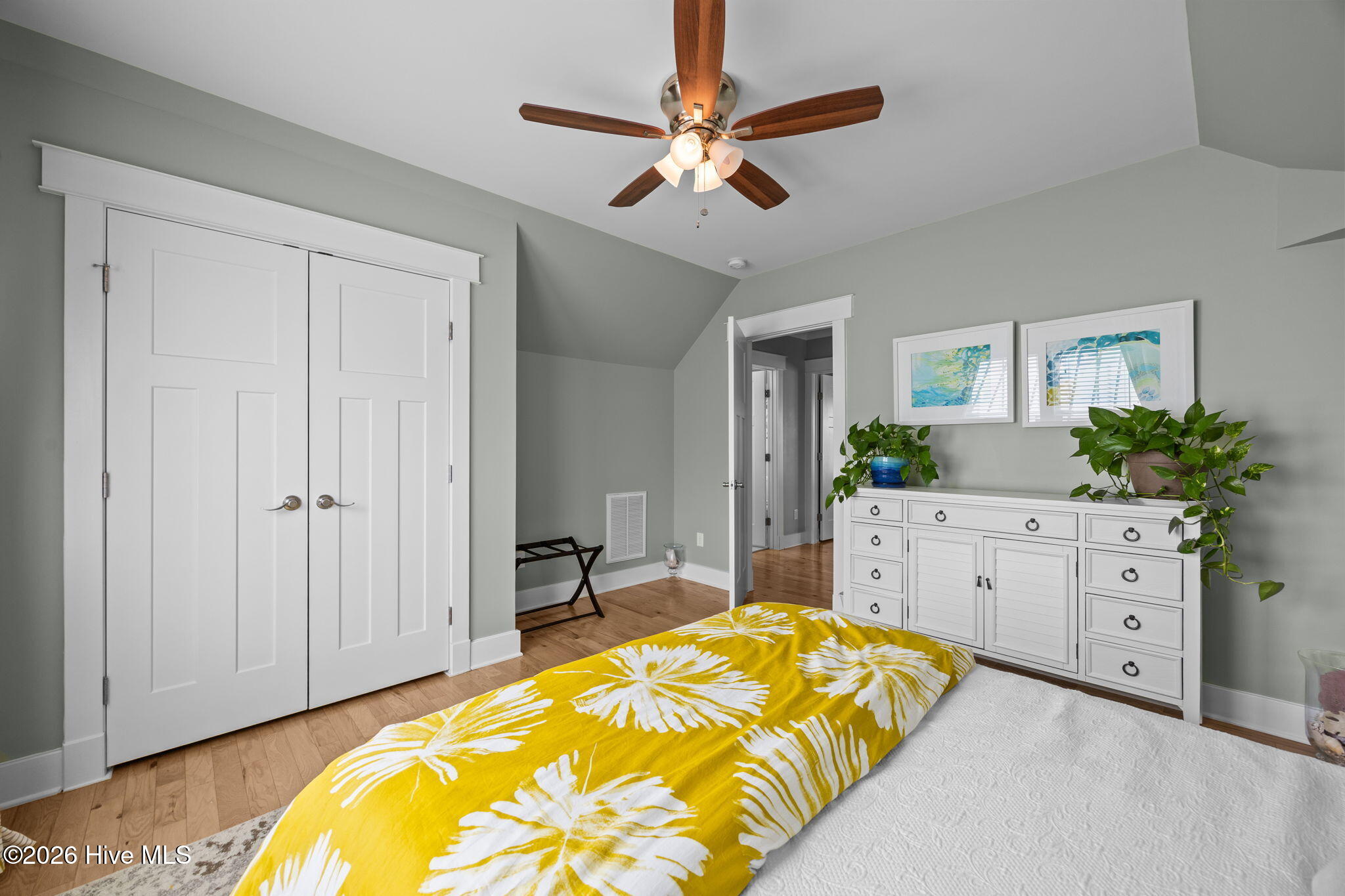 100564521 | Photo 17