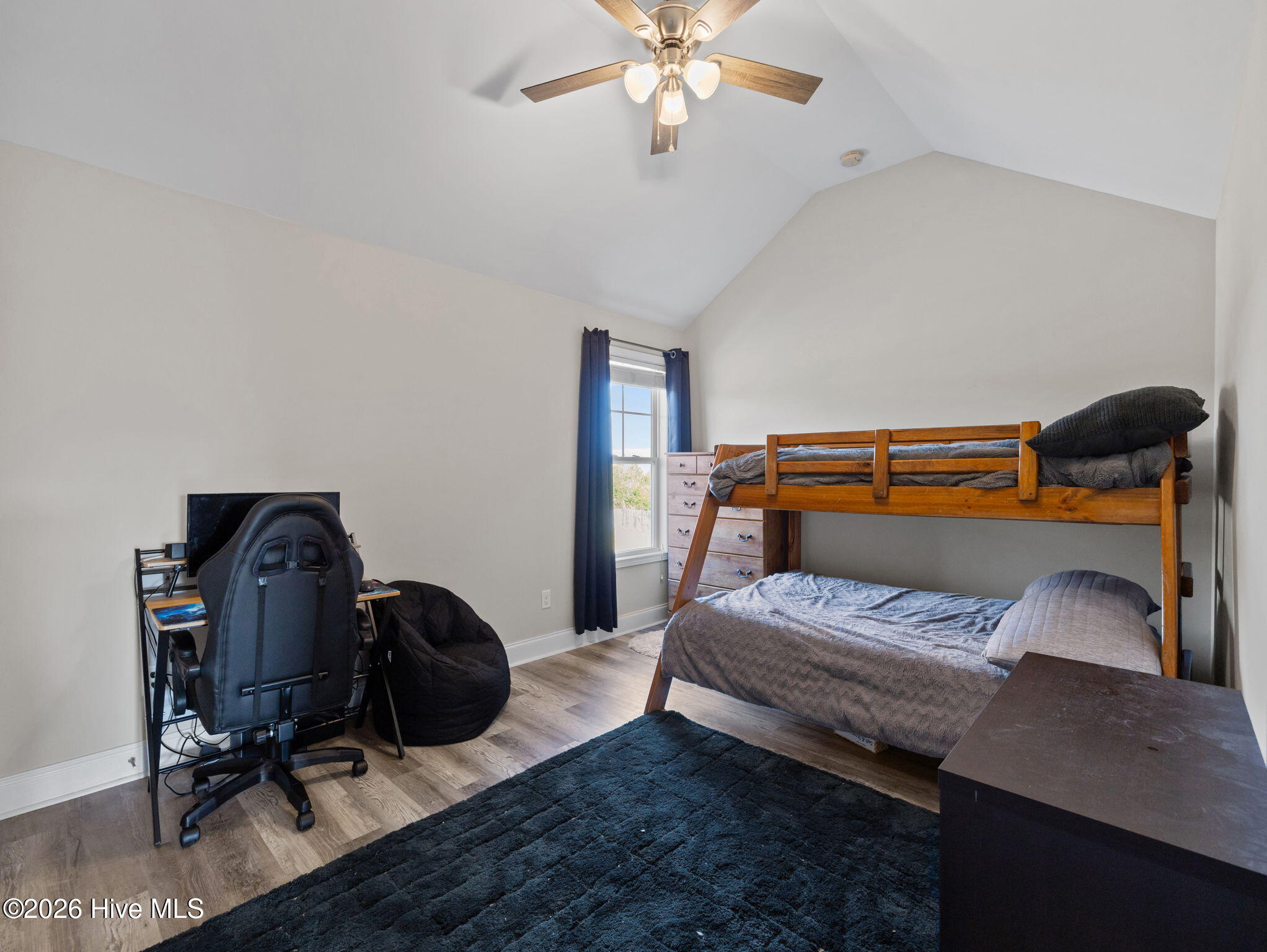 100564240 | Photo 47