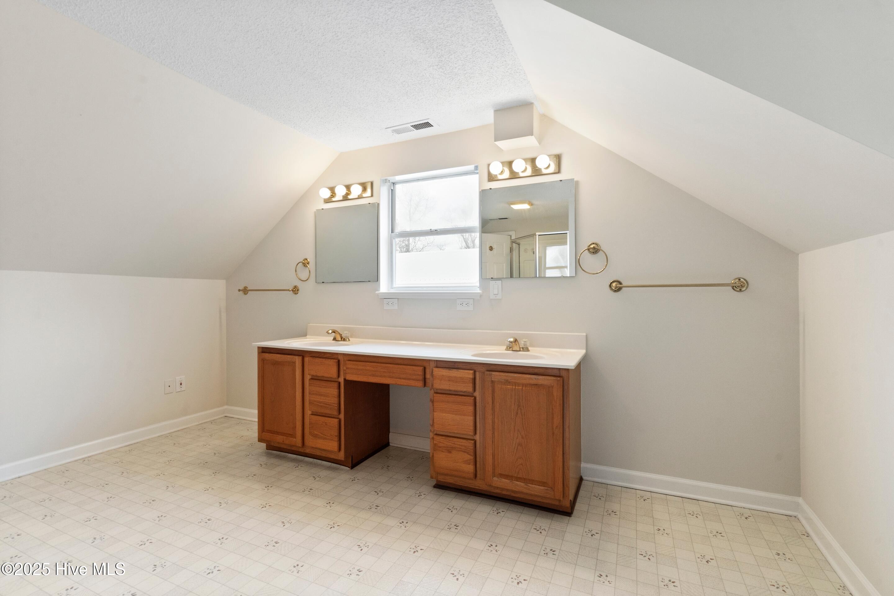 100522461 | Photo 38