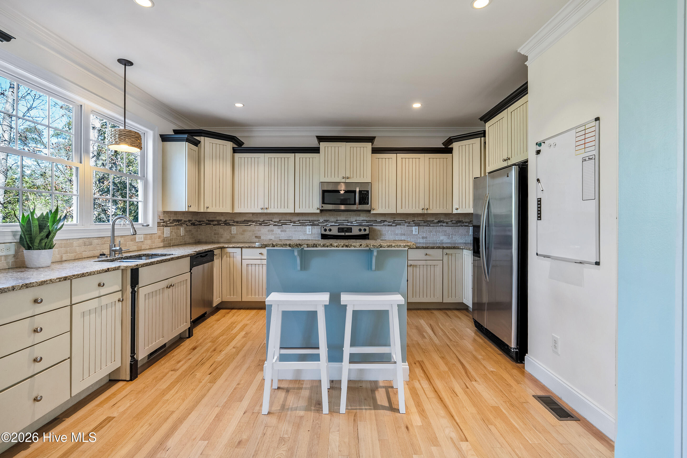 100563119 | Photo 17