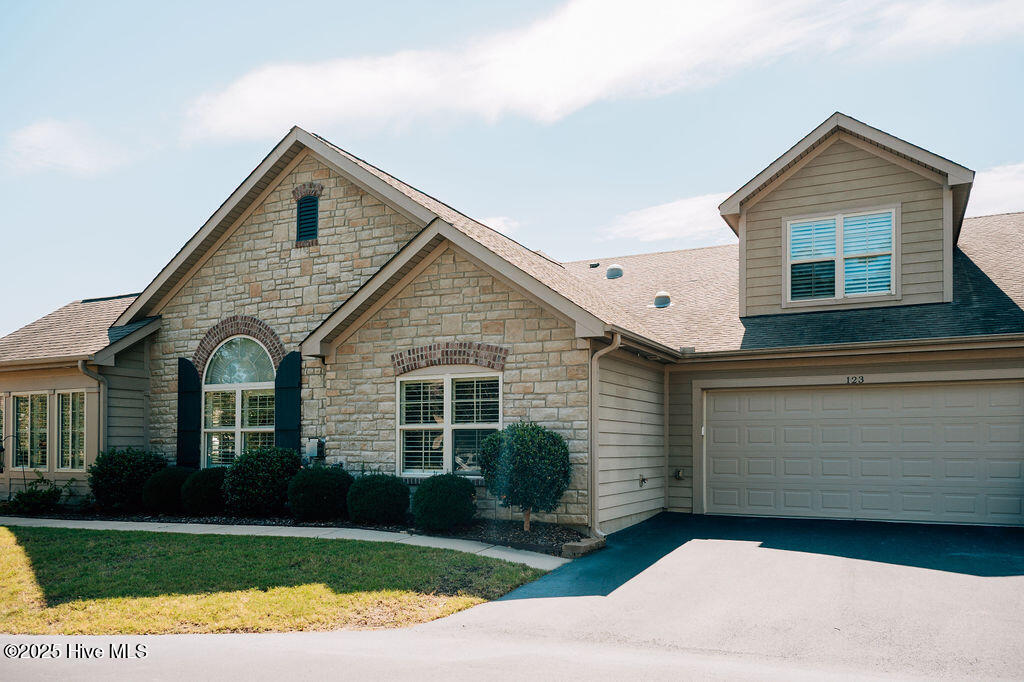 Homes for sale in Southern Pines, NC | 123 W Chelsea Ct, Southern Pines, NC 28387 | MLS# 100529669