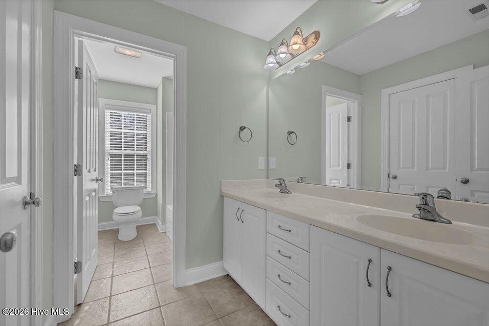 100552840 | Photo 25