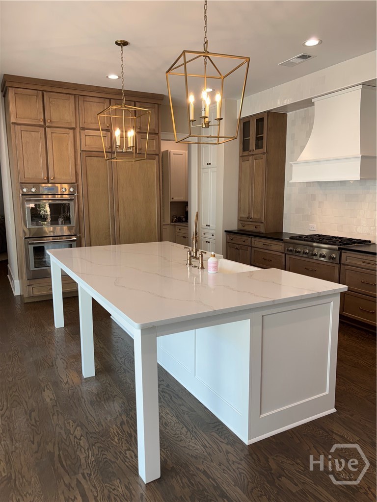 QUARTZ COUNTERS-HIGH END APPLIANCES !