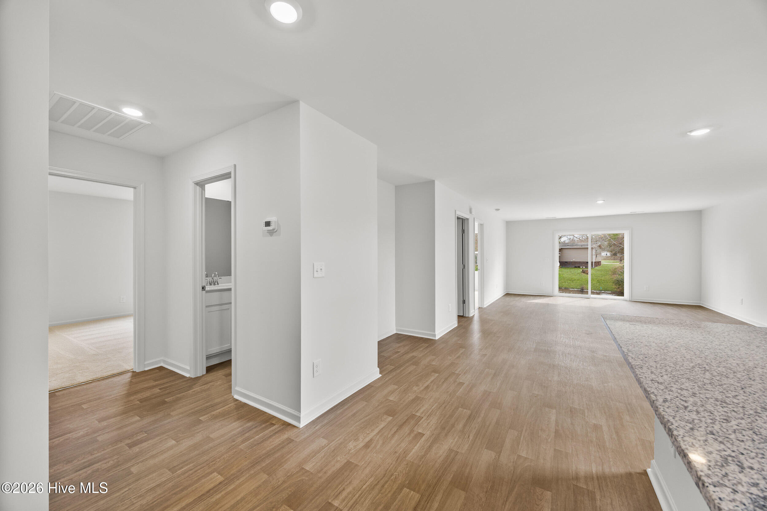 100564983 | Photo 11