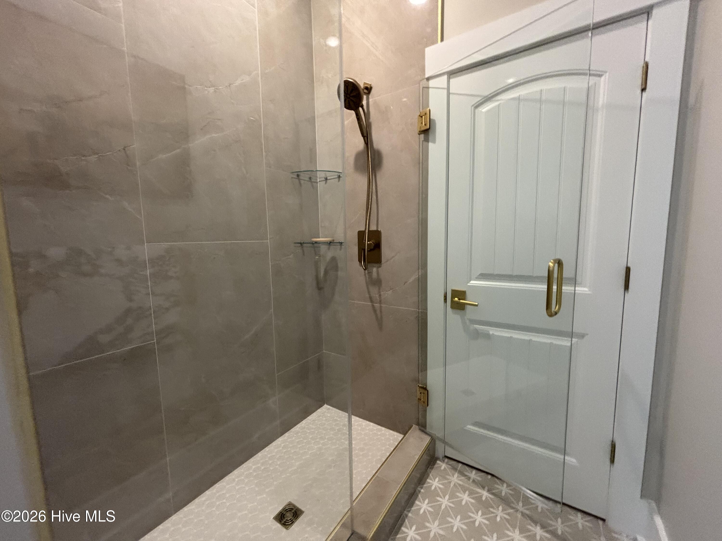 100516902 | Photo 121