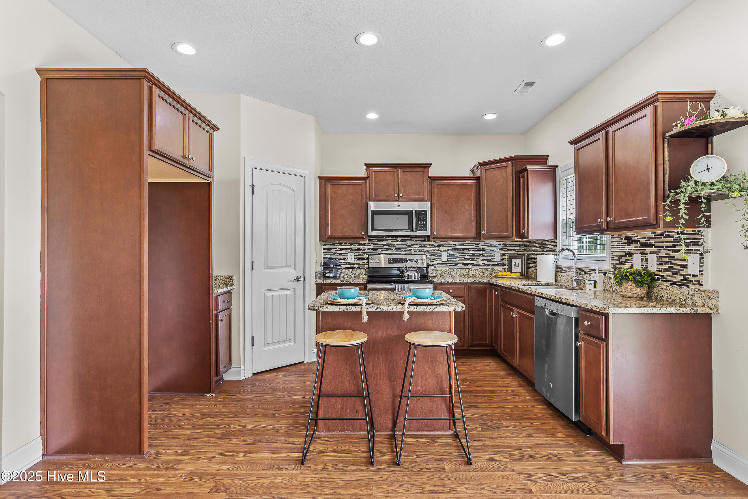 324 Catamaran Road, Swansboro, NC 28584 – photo 6: Kitchen