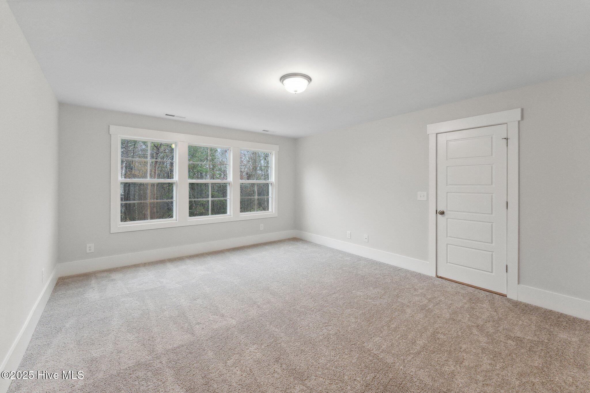 100567471 | Photo 20