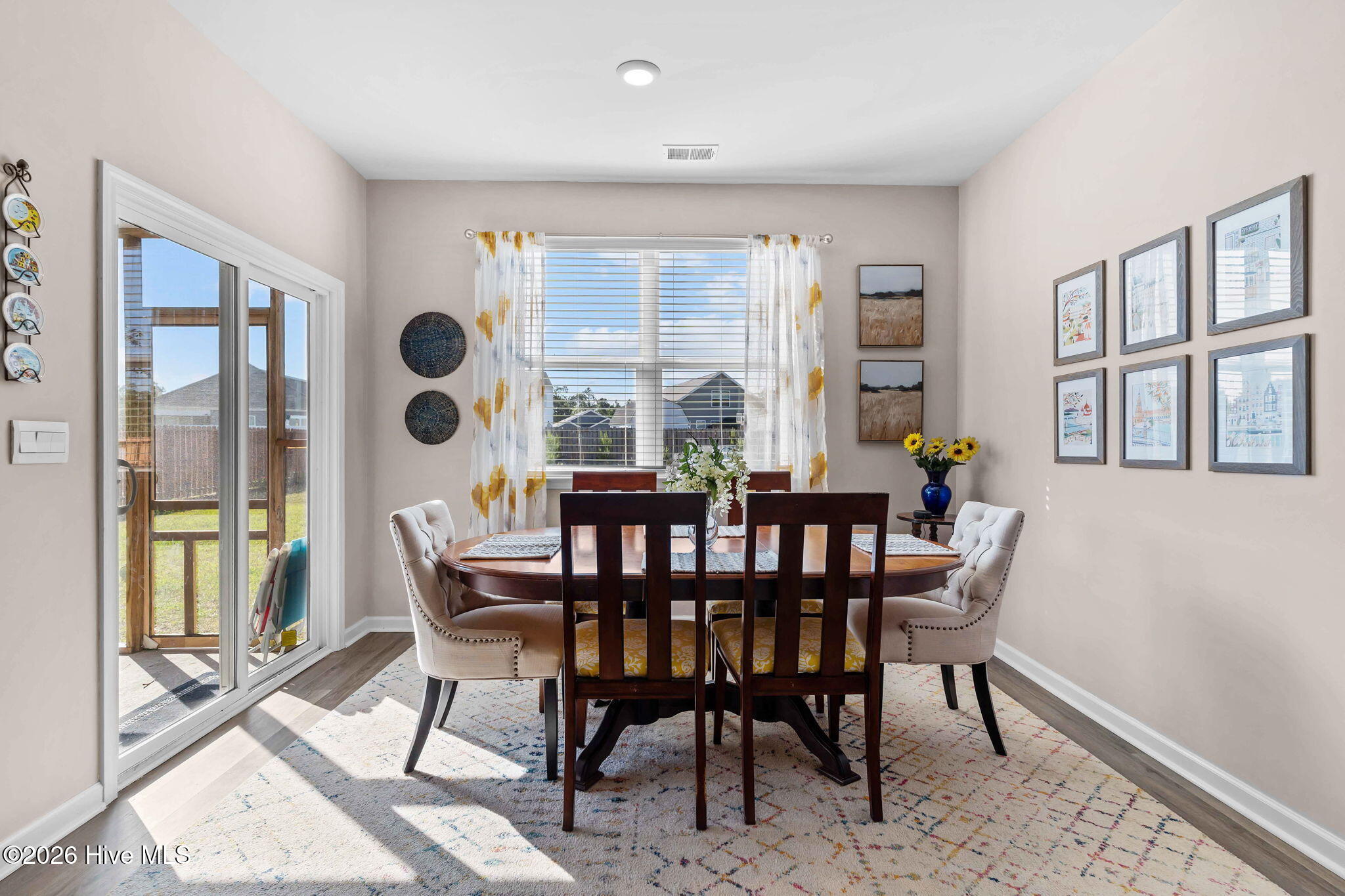 100569205 | Photo 19