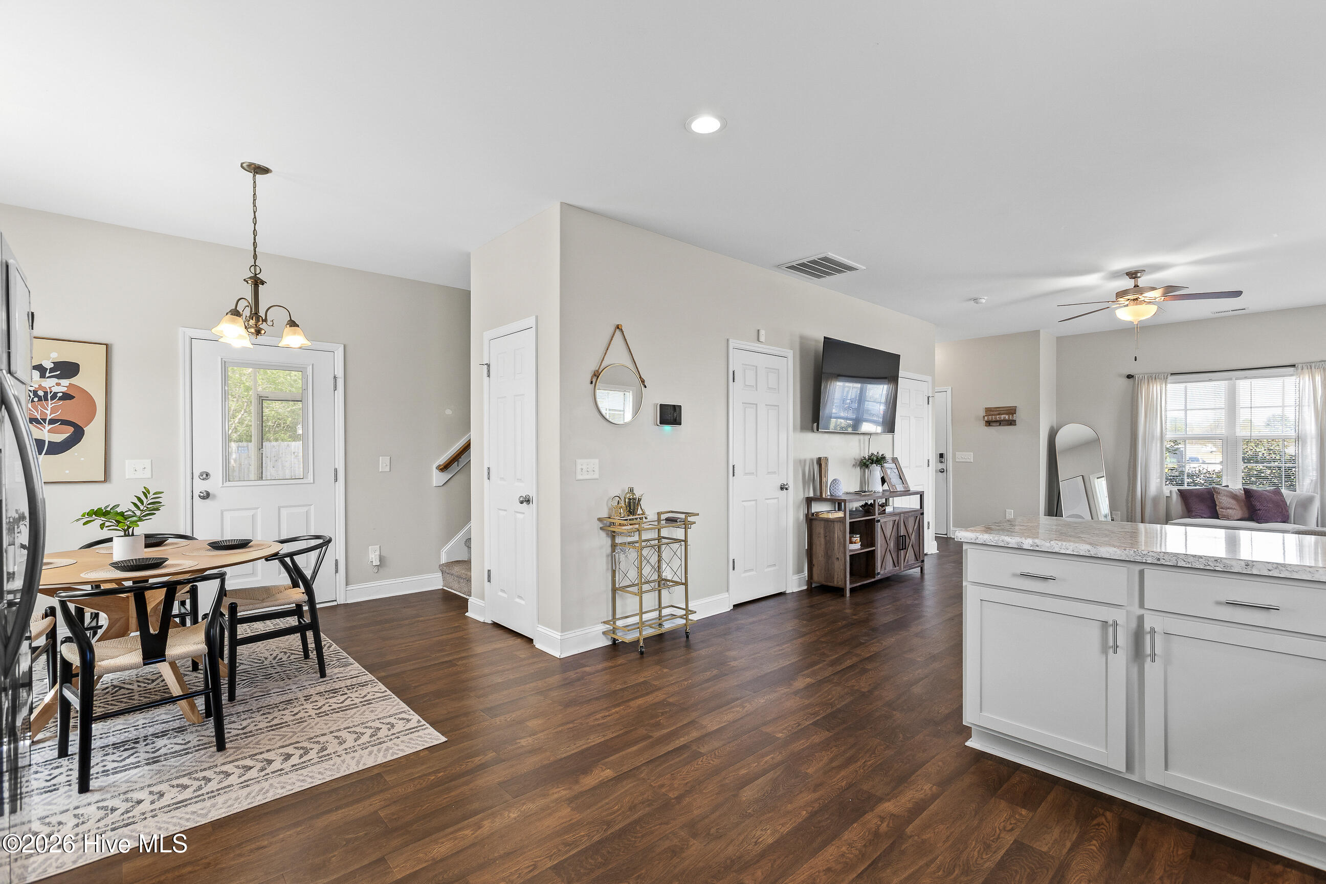 100566263 | Photo 12