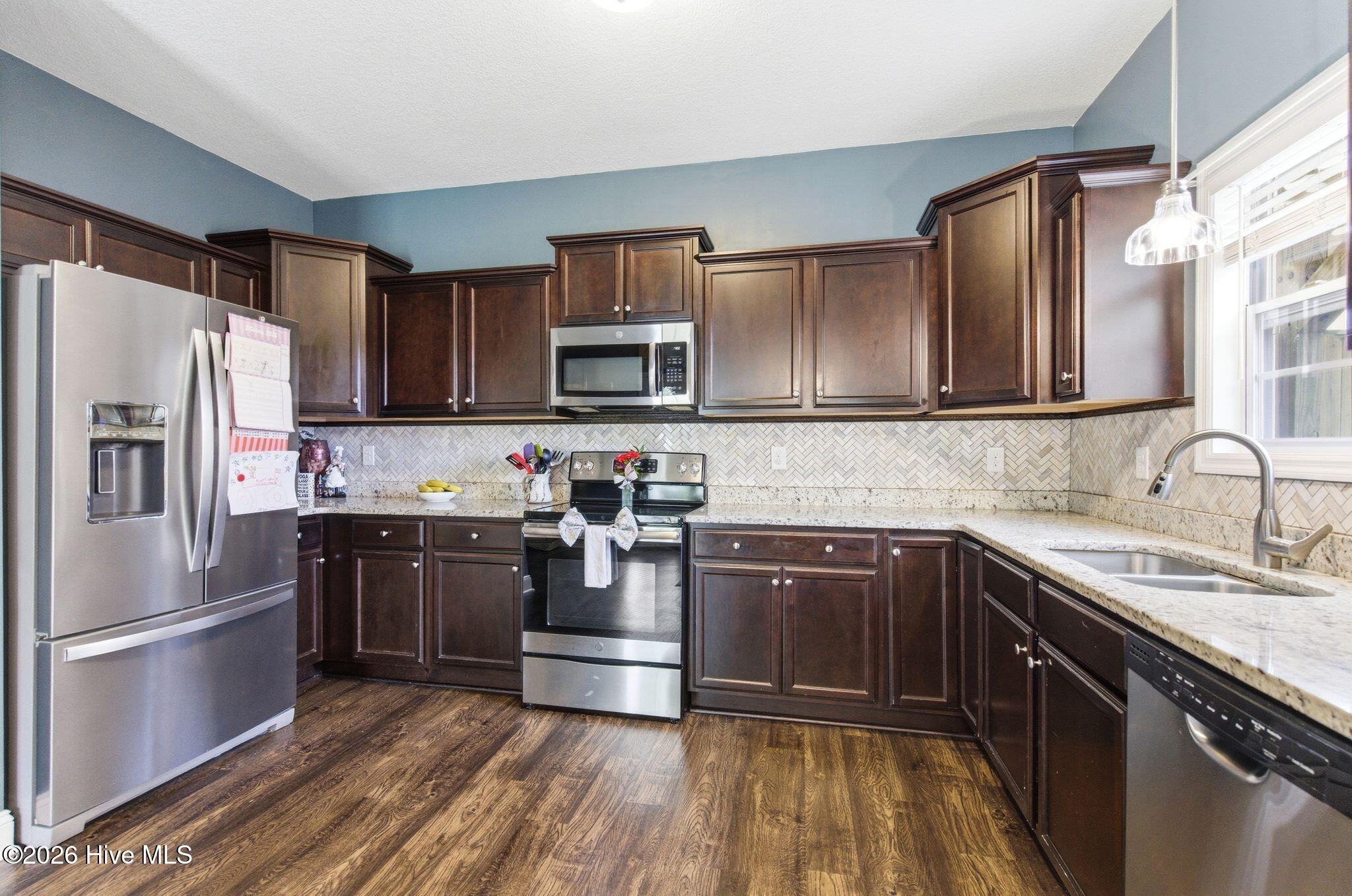 100558207 | Photo 14