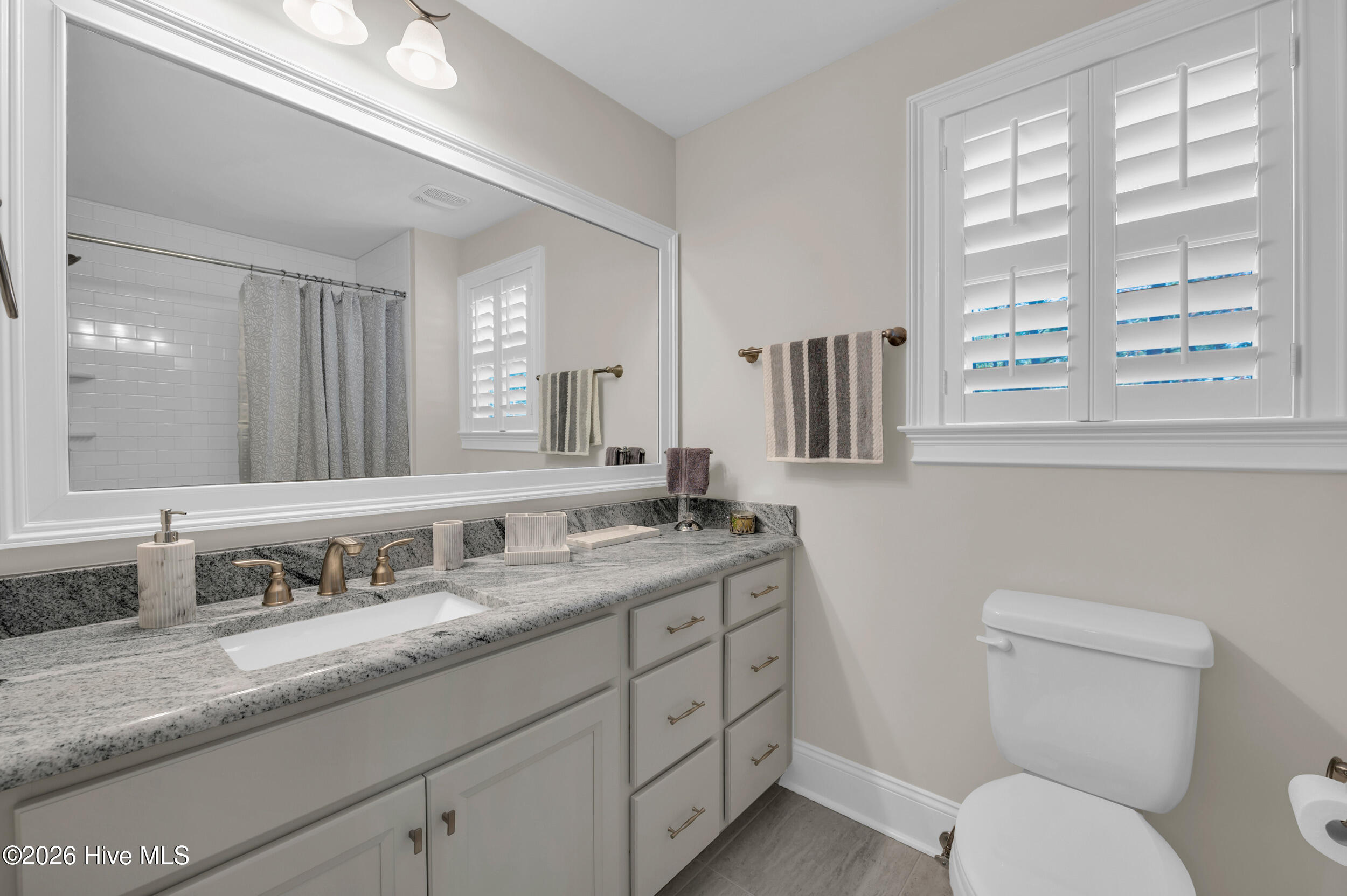 100545849 | Photo 26