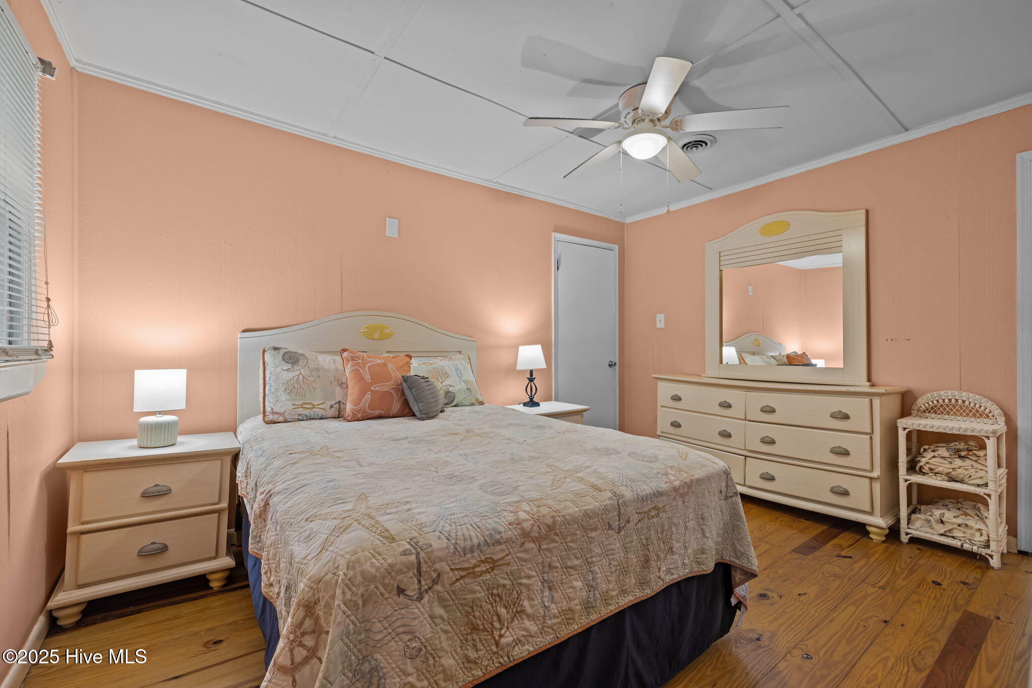 100535776 | Photo 25