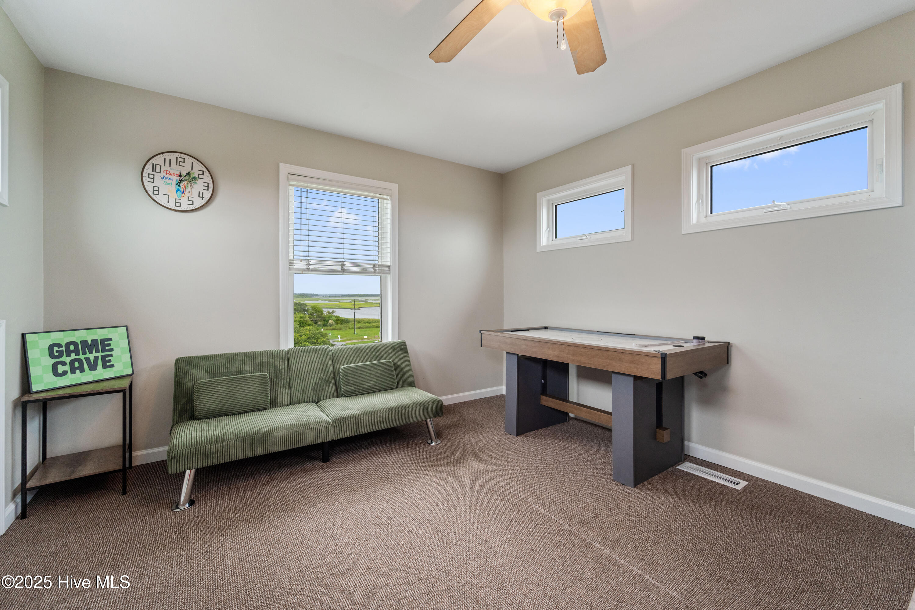 100533814 | Photo 136