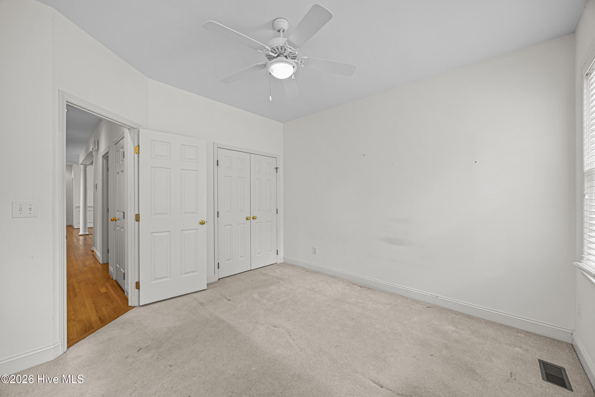 100569840 | Photo 30