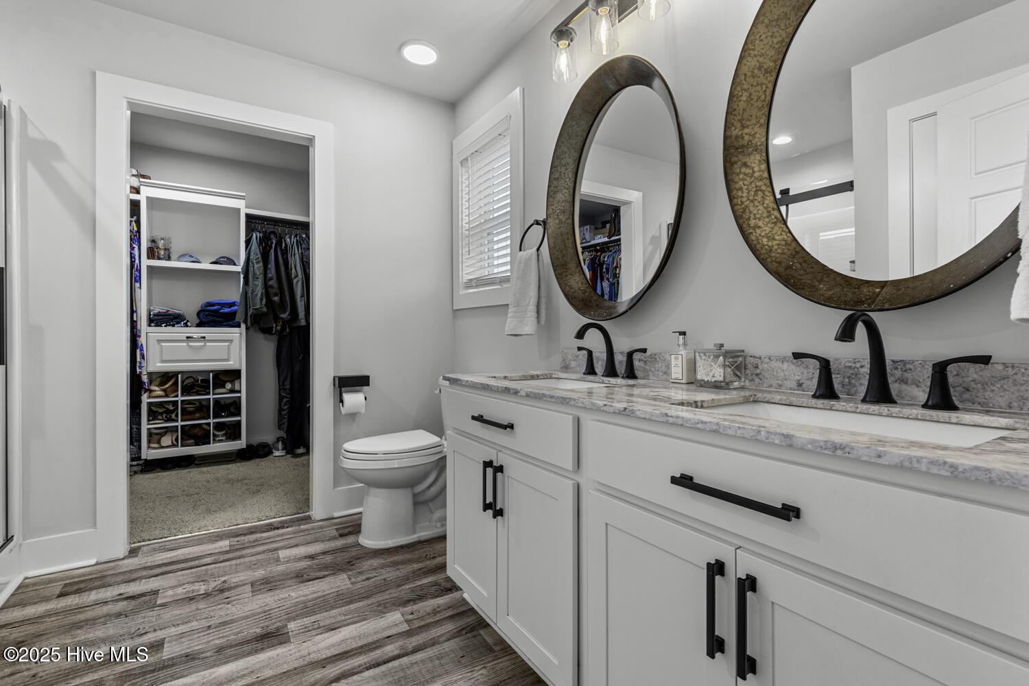 100543242 | Photo 23