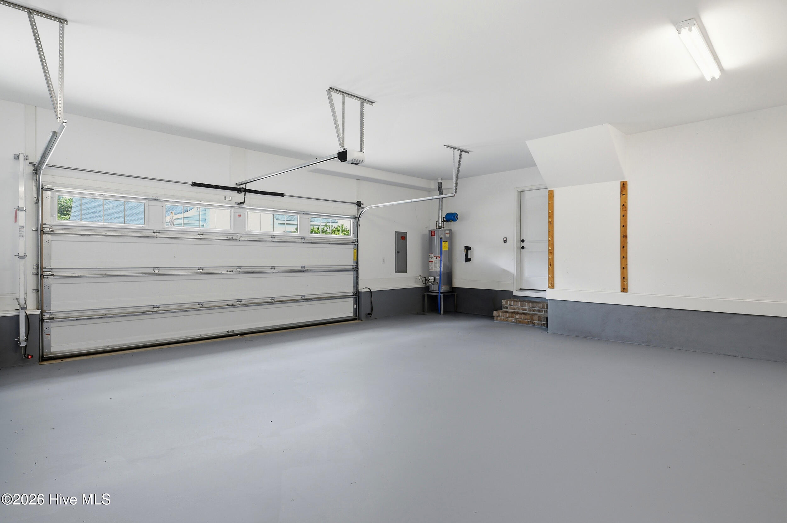 100567855 | Photo 48