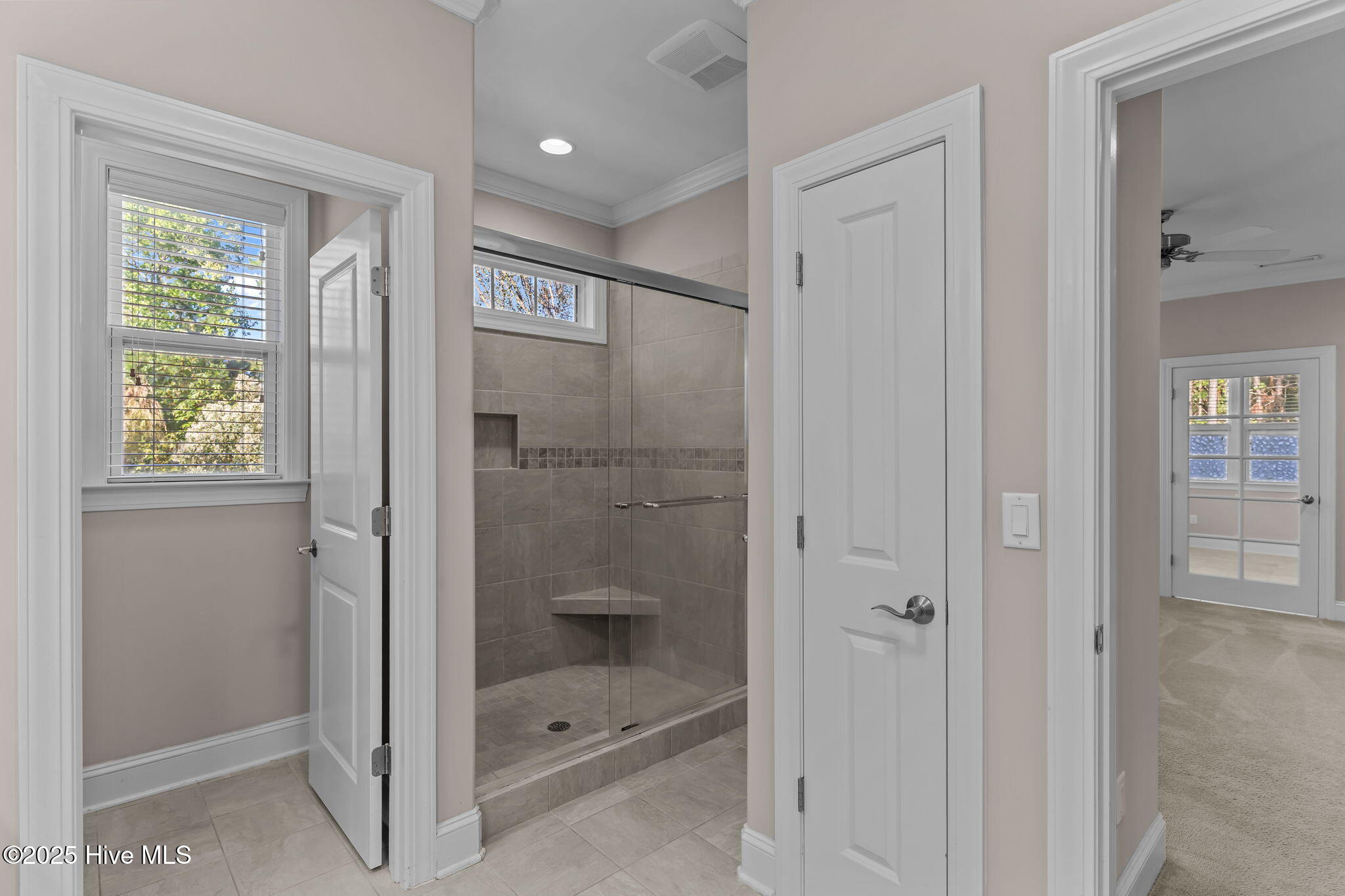 100536953 | Photo 24