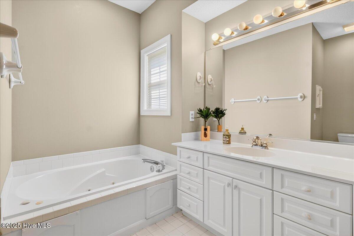 100561885 | Photo 56