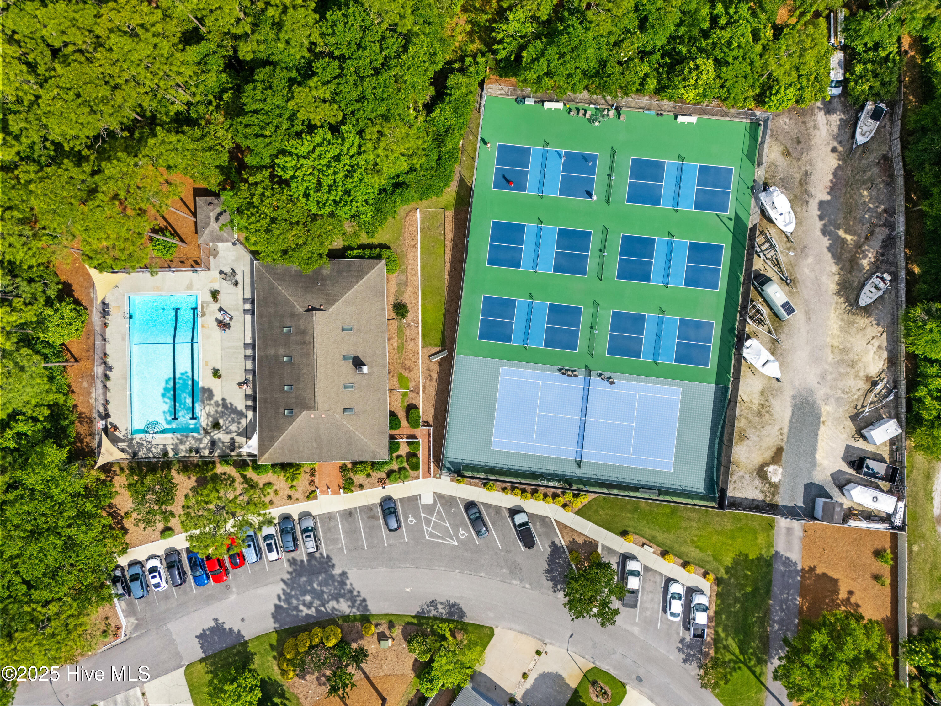 100543357 | Photo 41