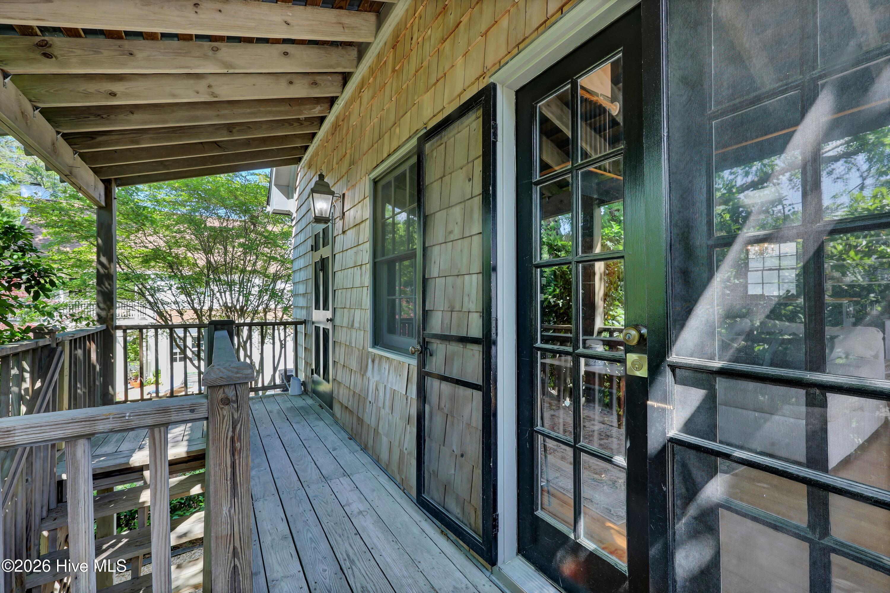 100570649 | Photo 49