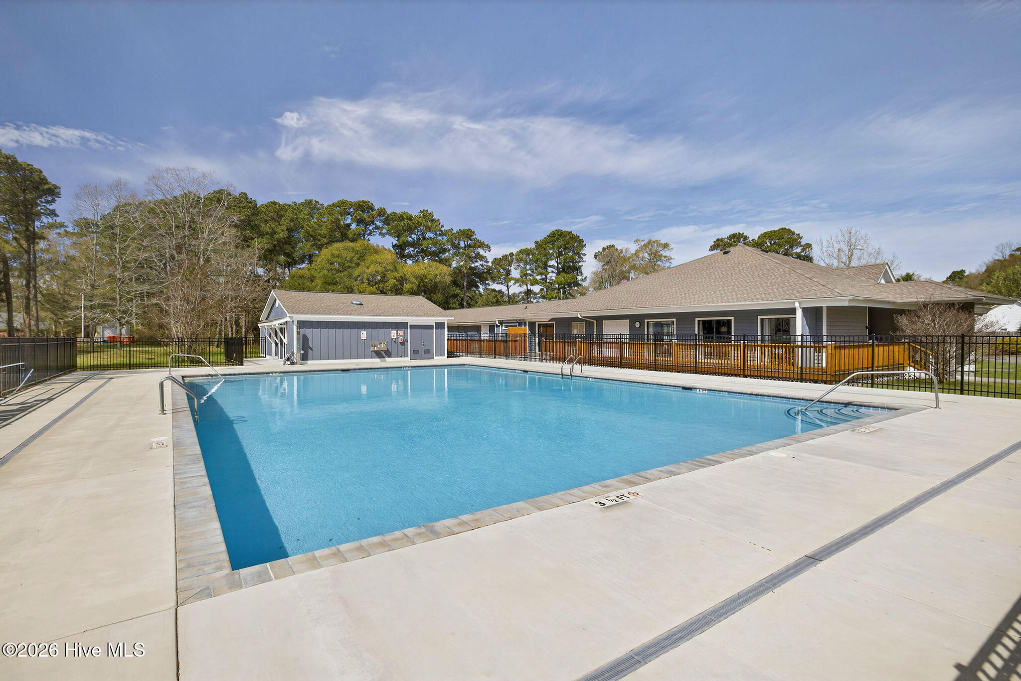 100561211 | Photo 33