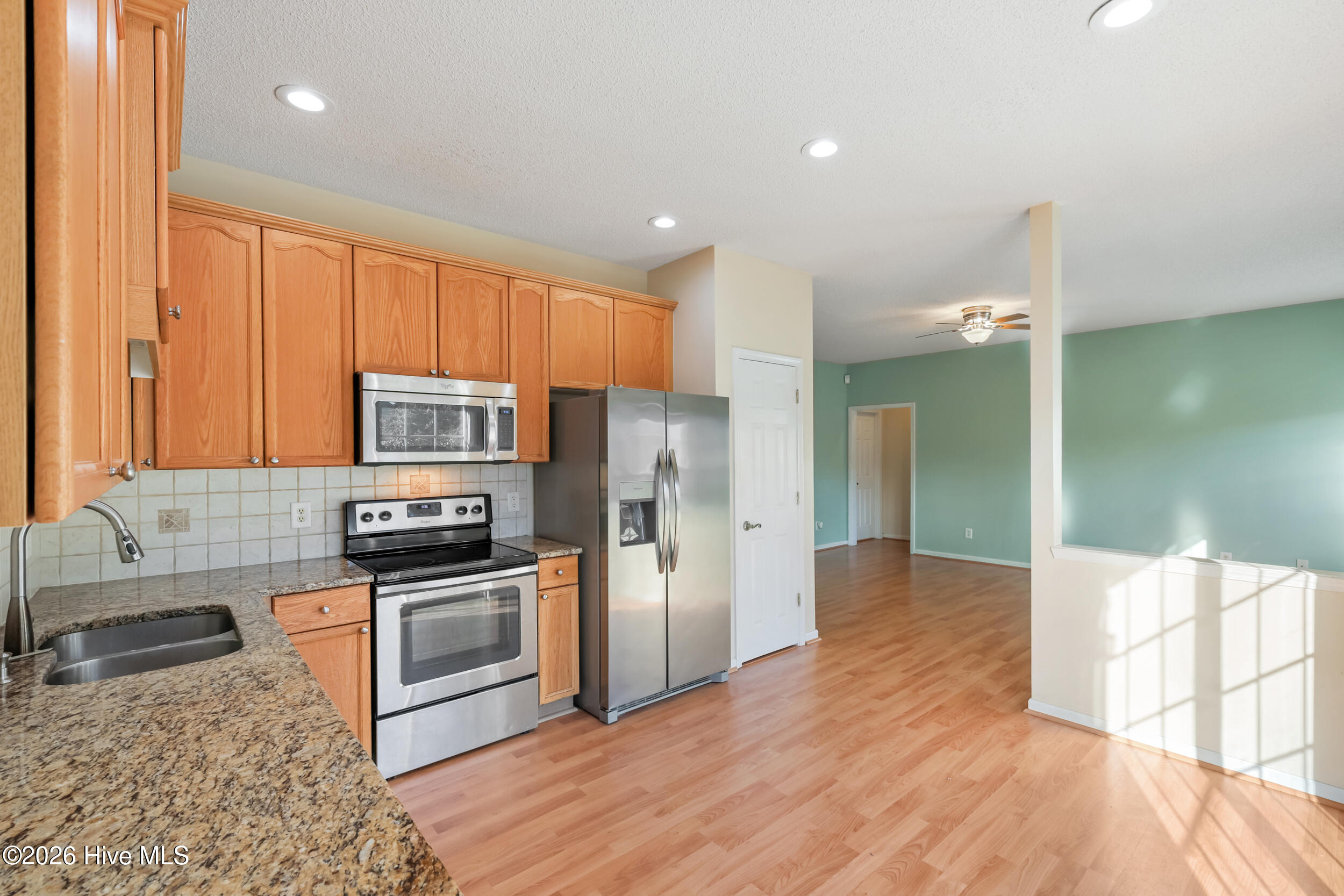 100547129 | Photo 18