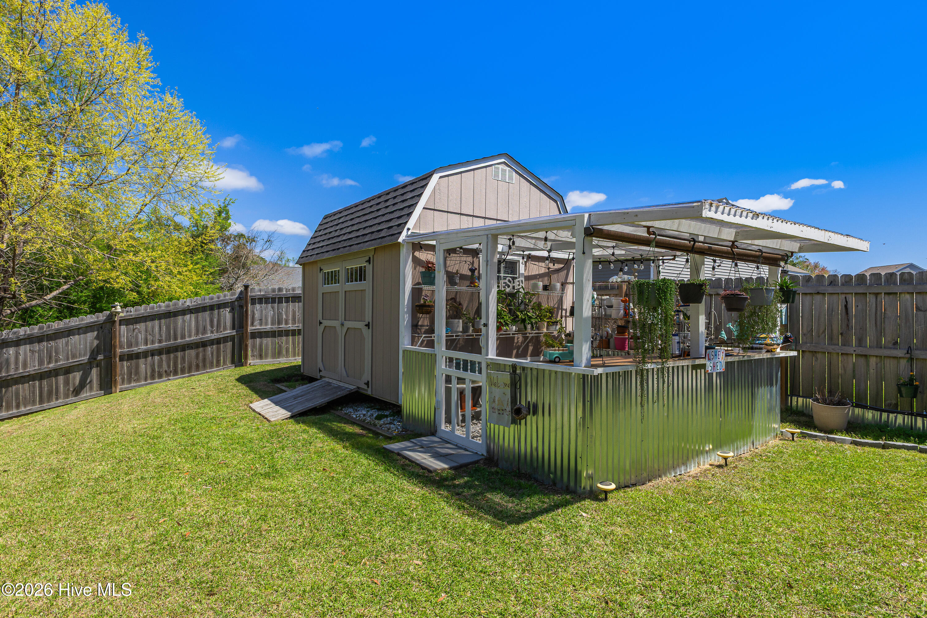 100565861 | Photo 55