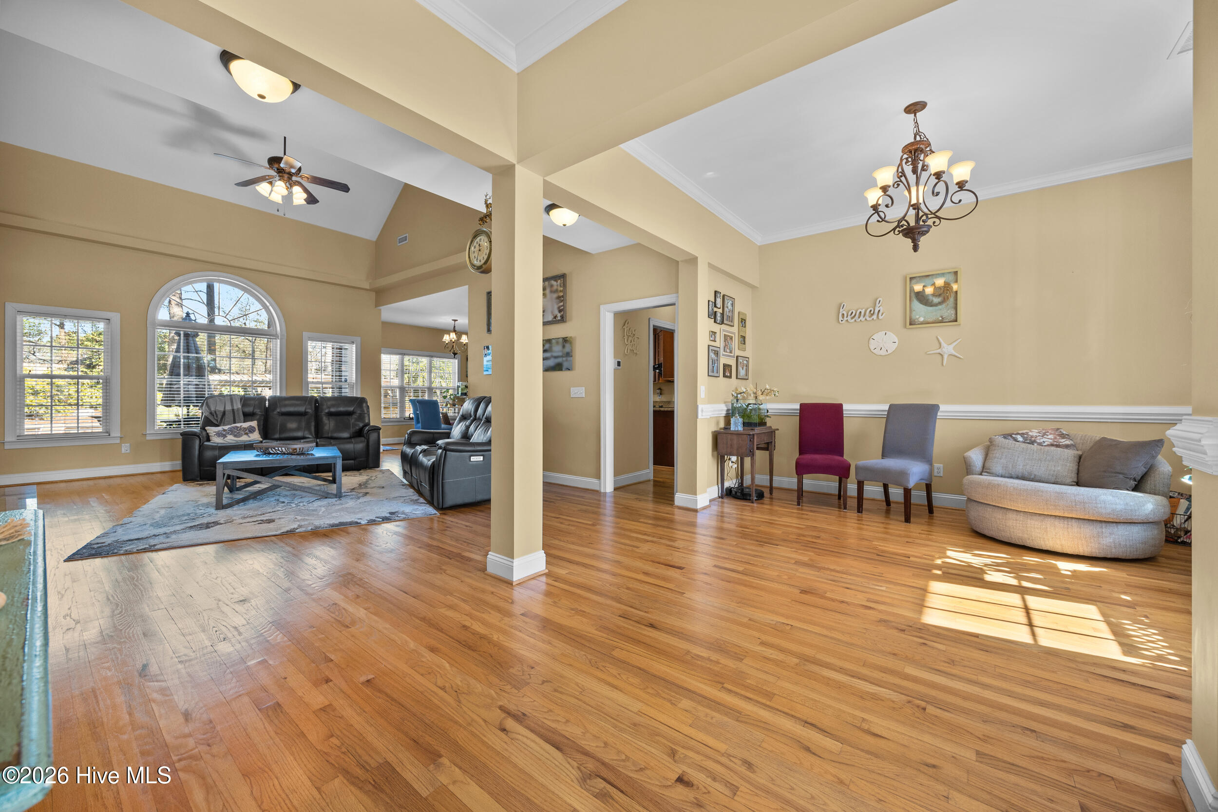 100550325 | Photo 12