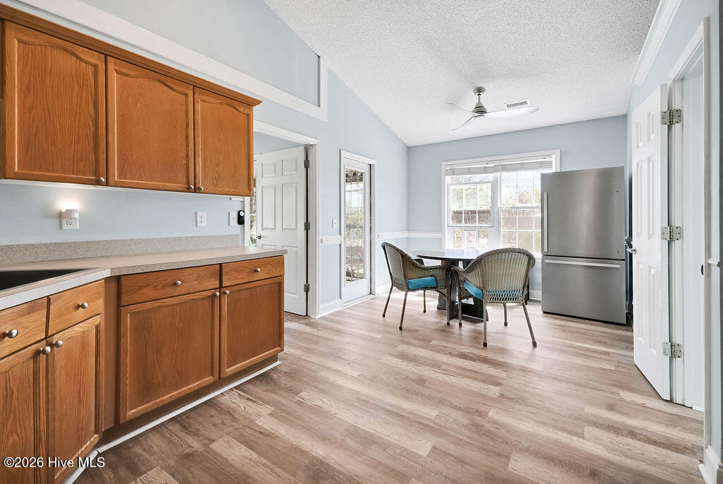 100560710 | Photo 13