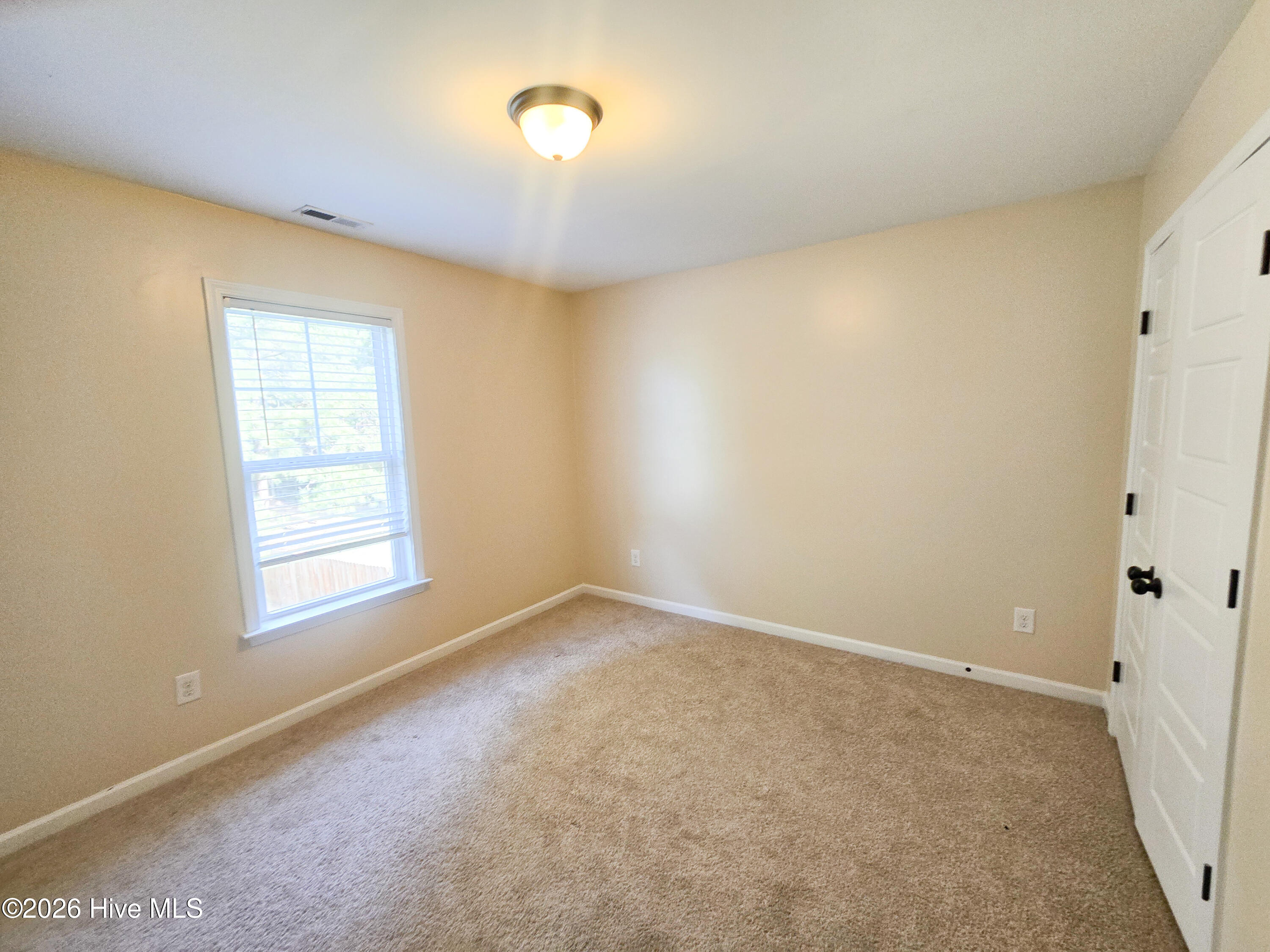 100557279 | Photo 23