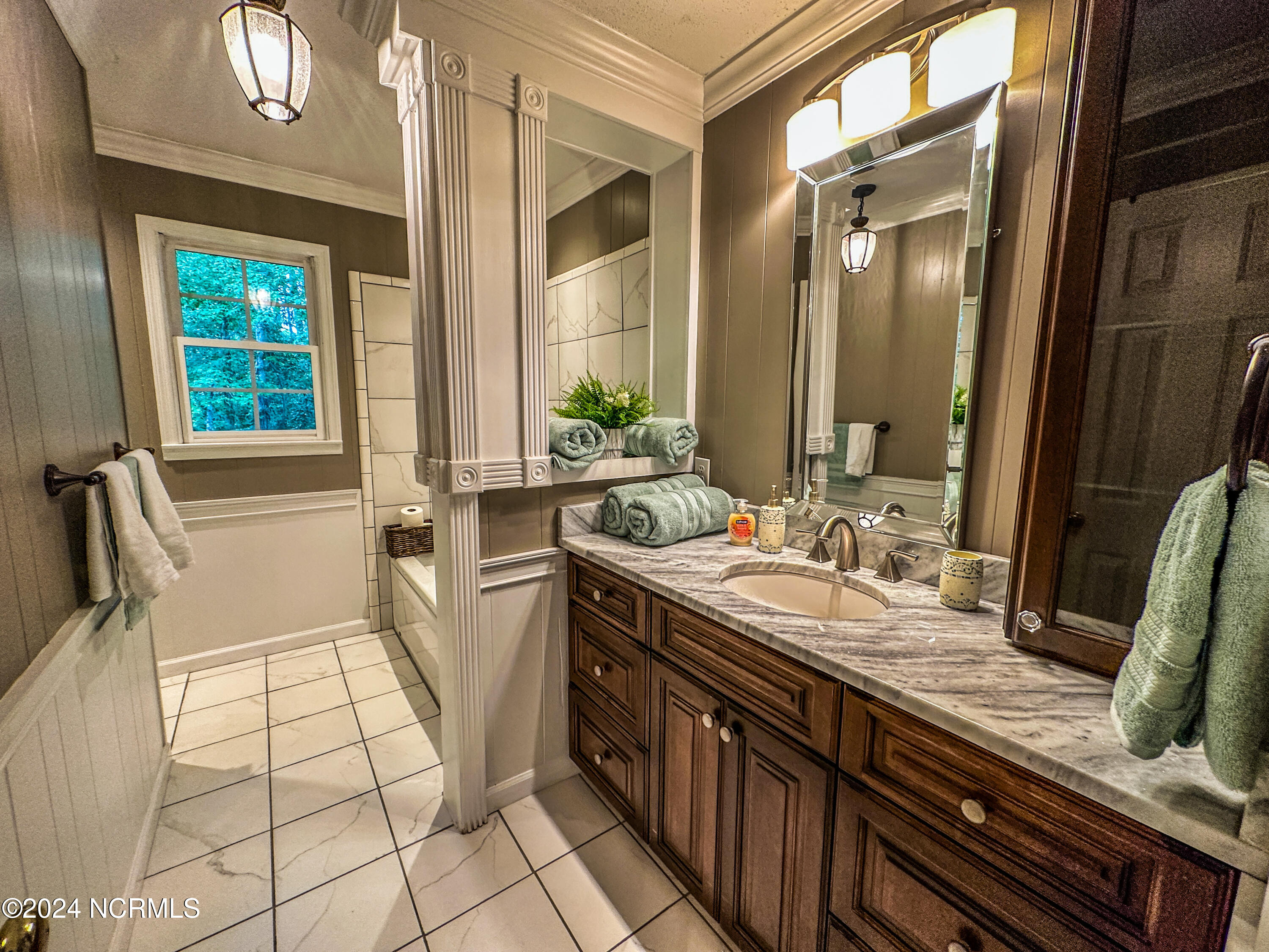 100558799 | Photo 29