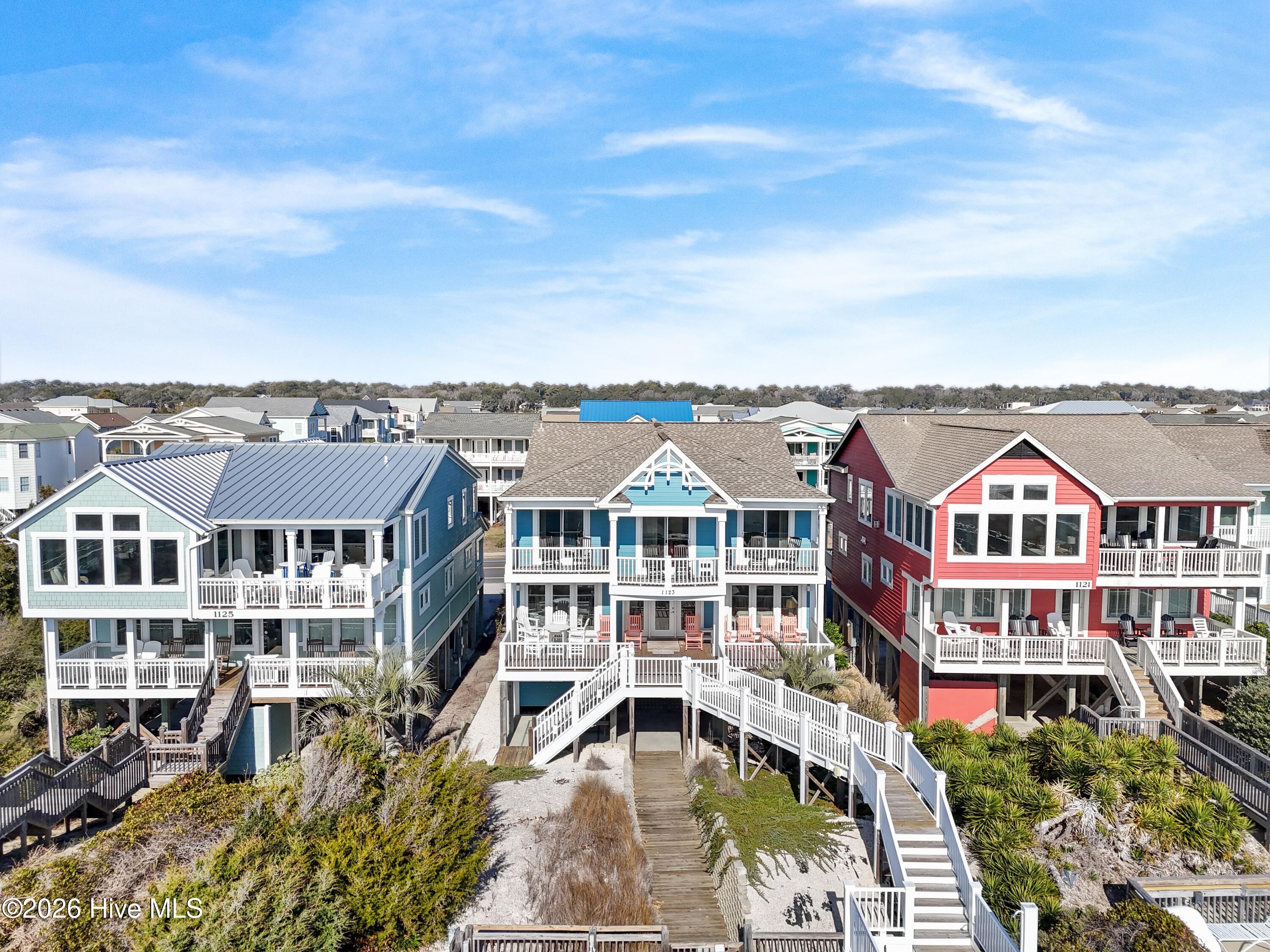 100548422 | Photo 90