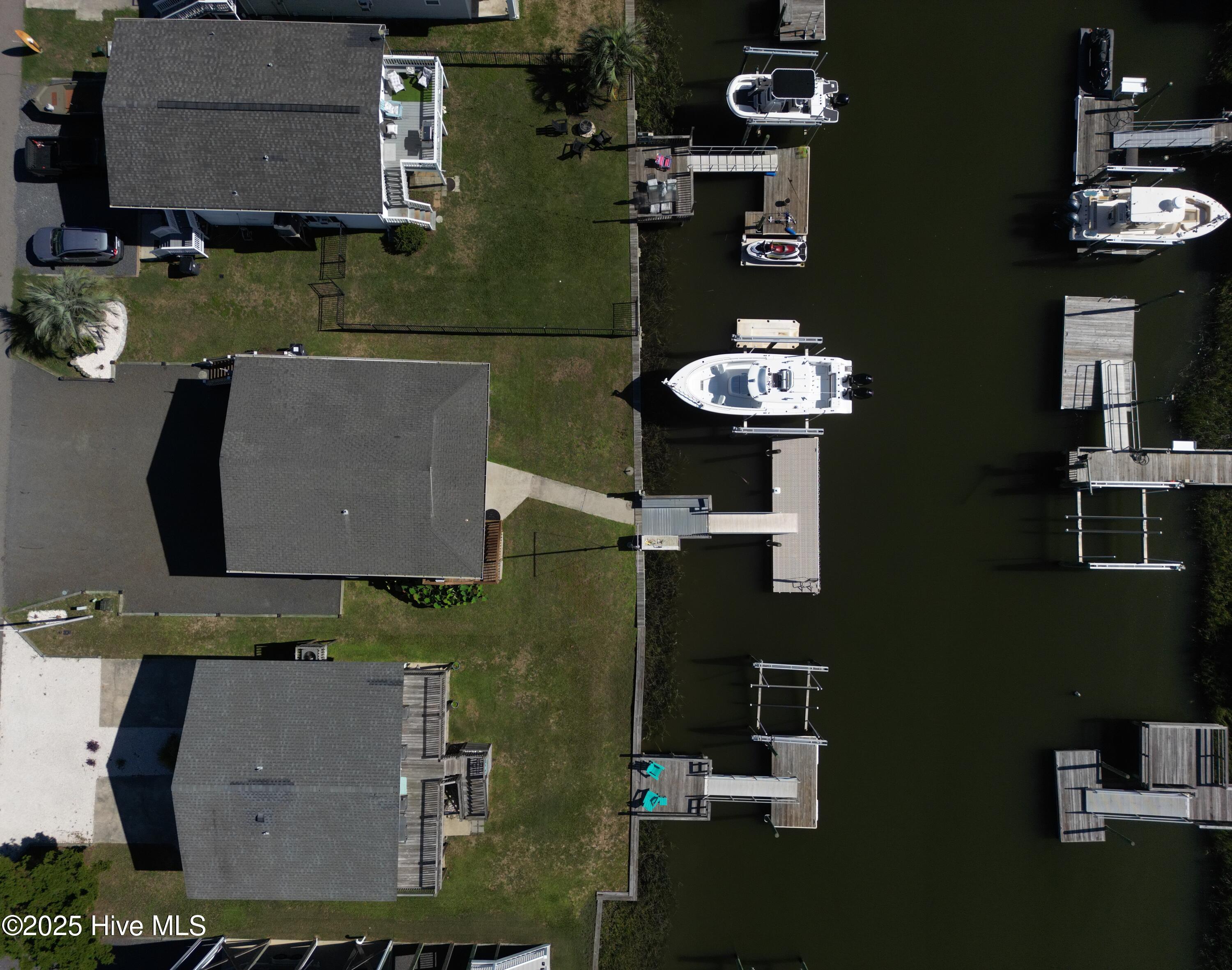 100558213 | Photo 36