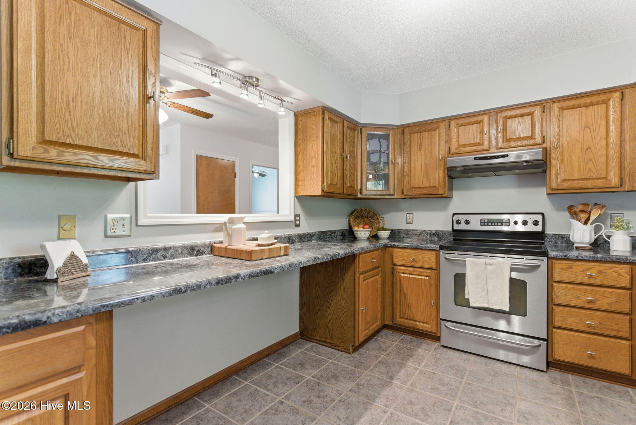 100569907 | Photo 16