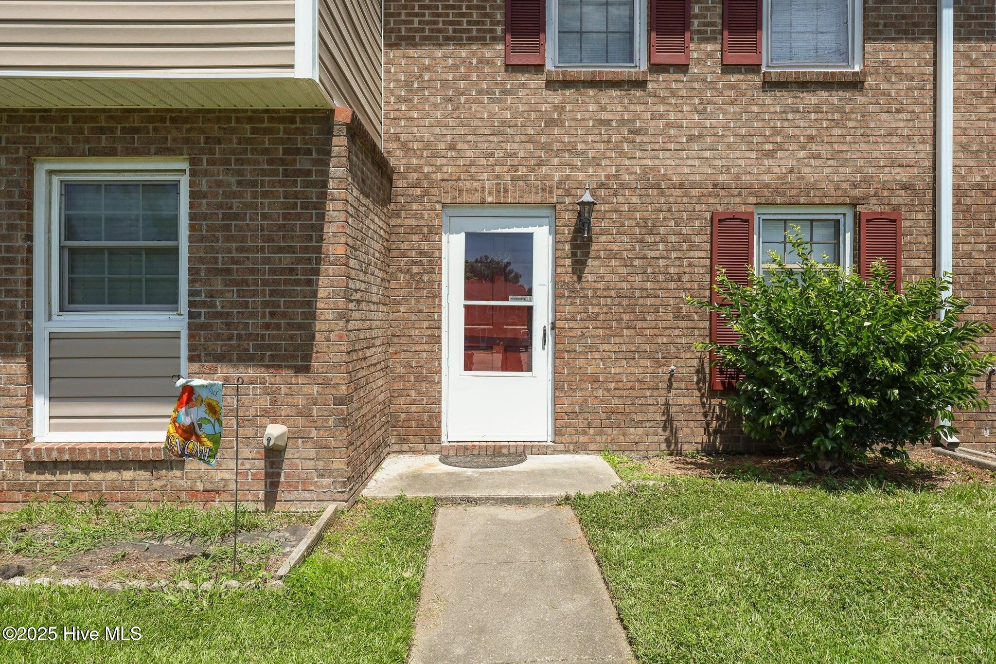 139 King George Court, Jacksonville, NC 28546 – photo 3: 2-web-or-mls-139 King George Court 061
