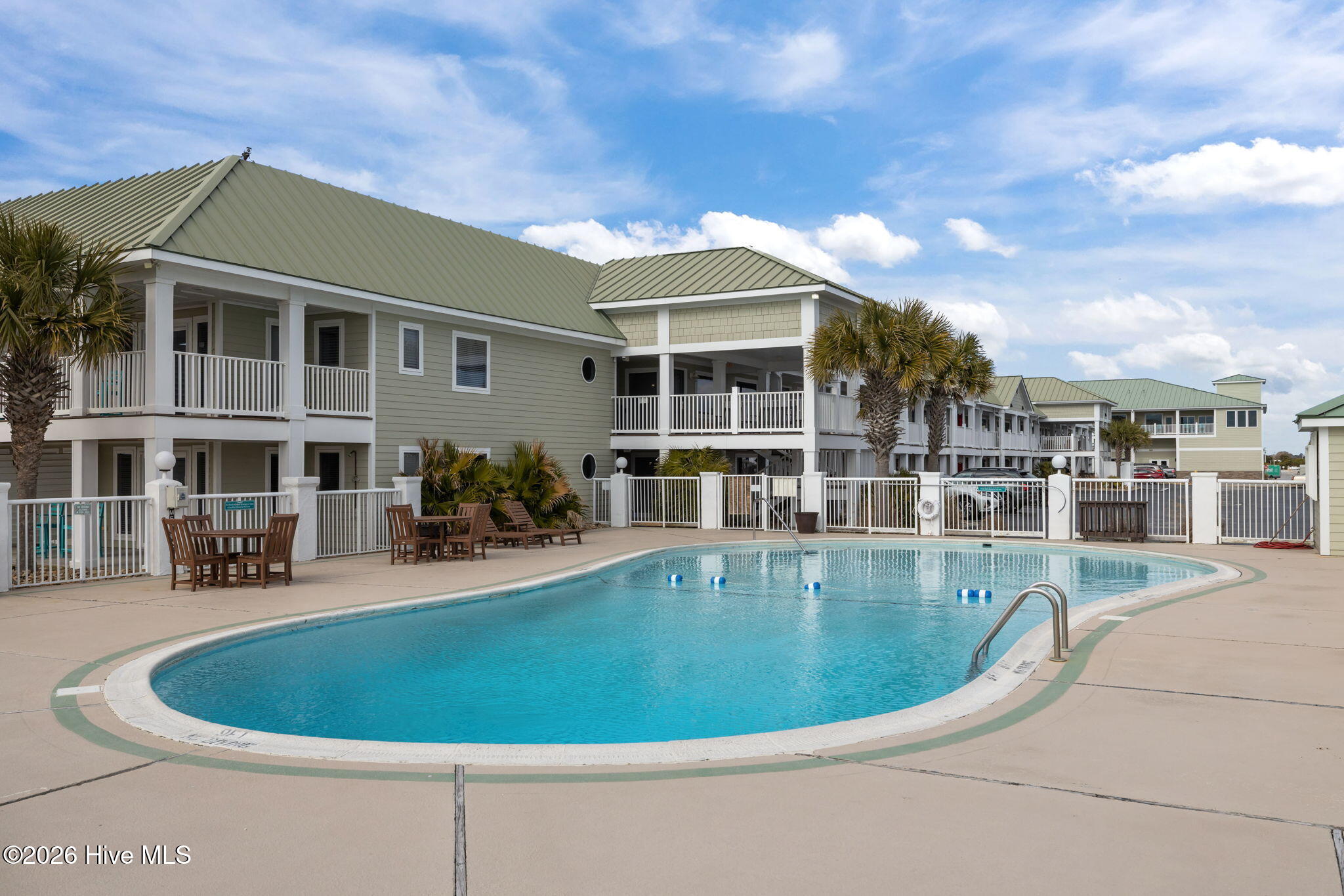 100549810 | Photo 14