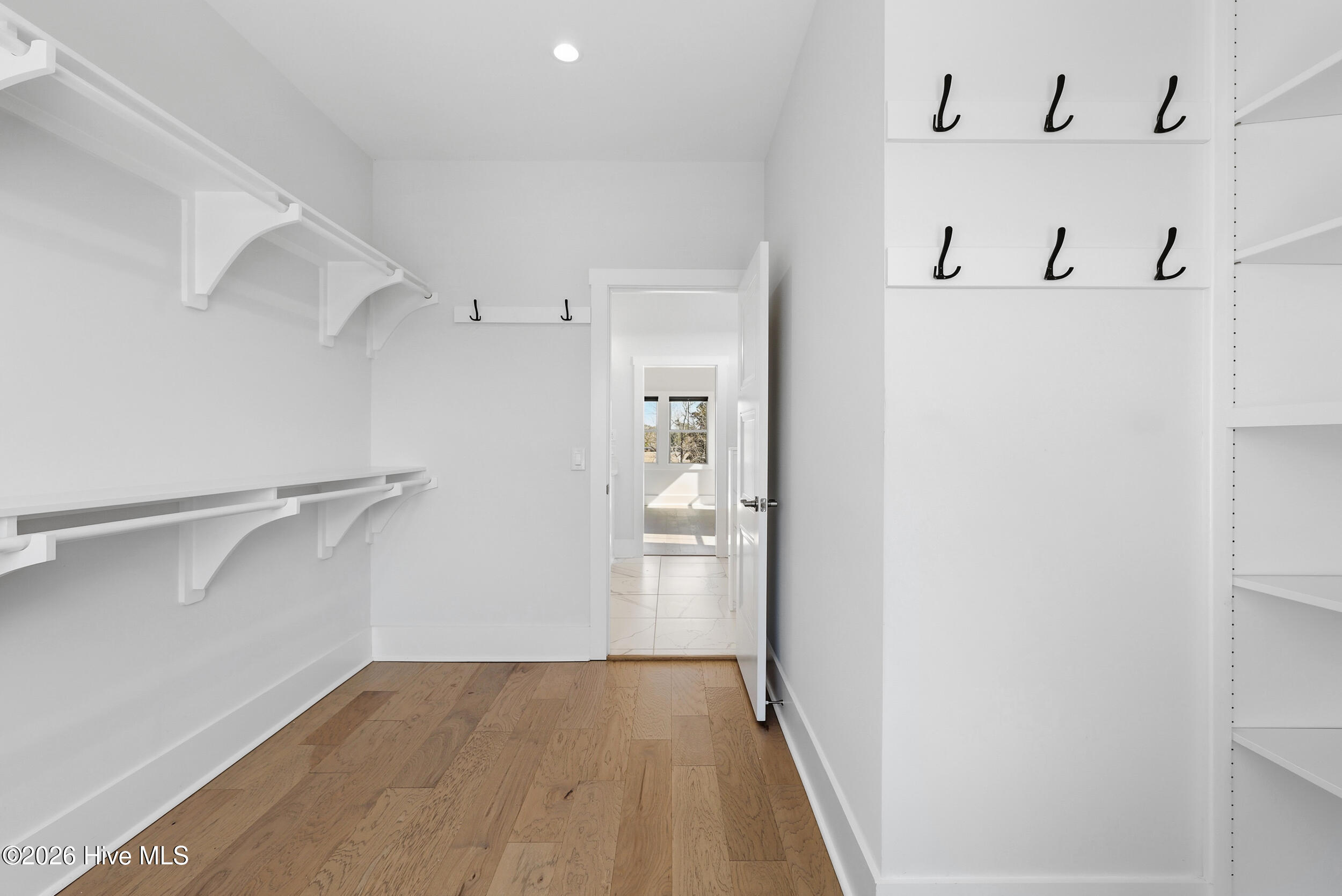 100553970 | Photo 47