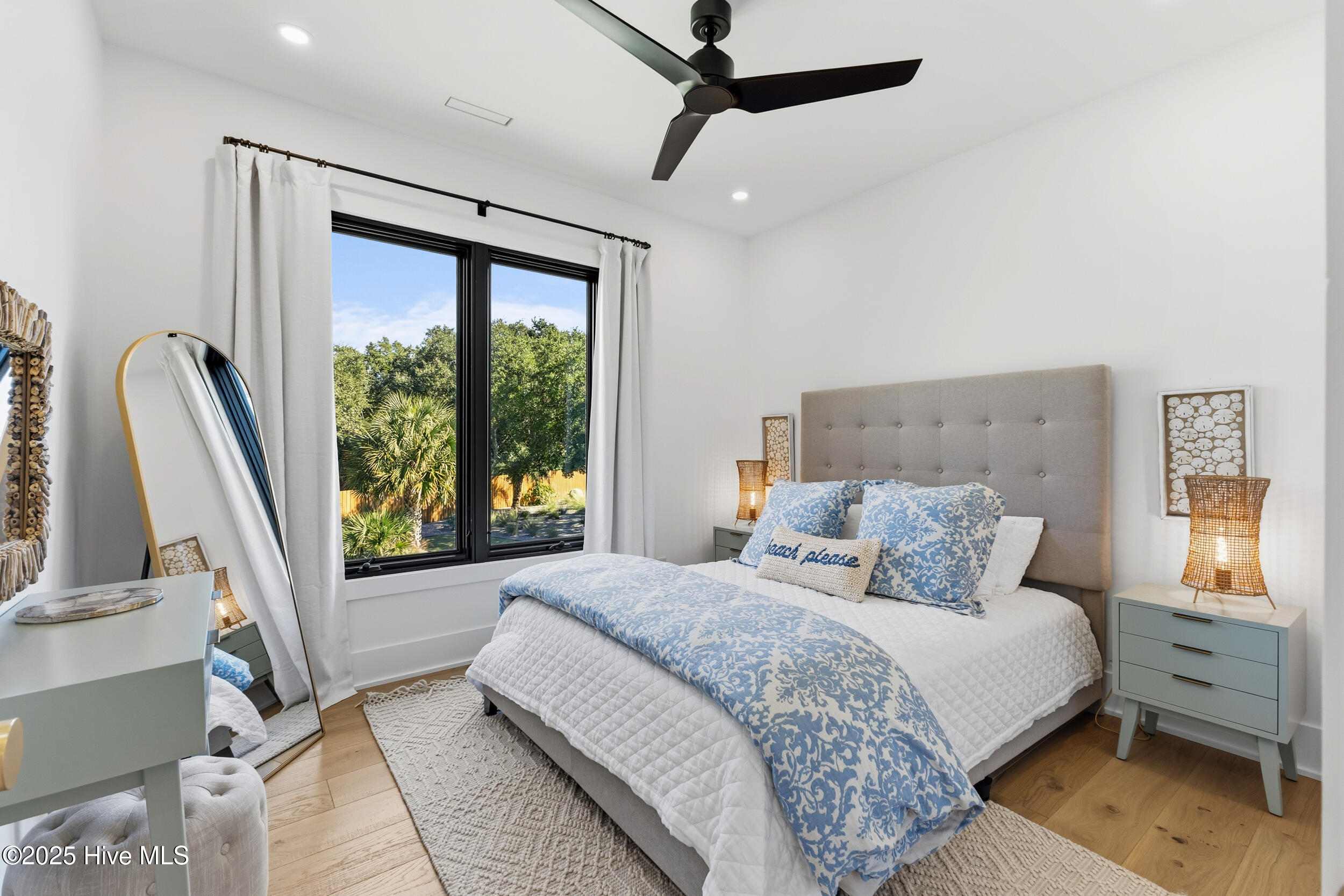 100541015 | Photo 44