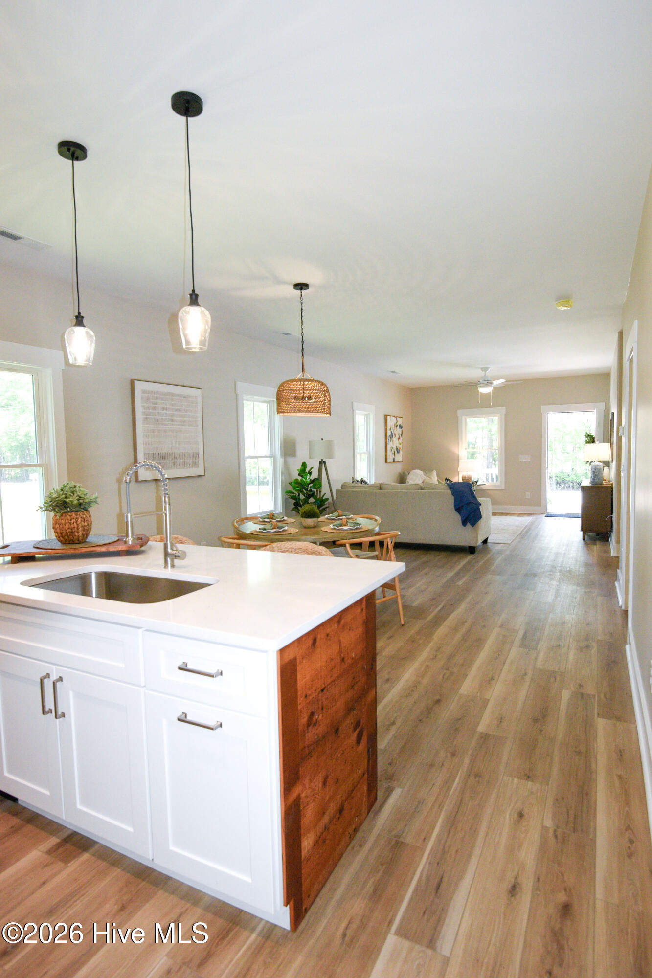 100569320 | Photo 58