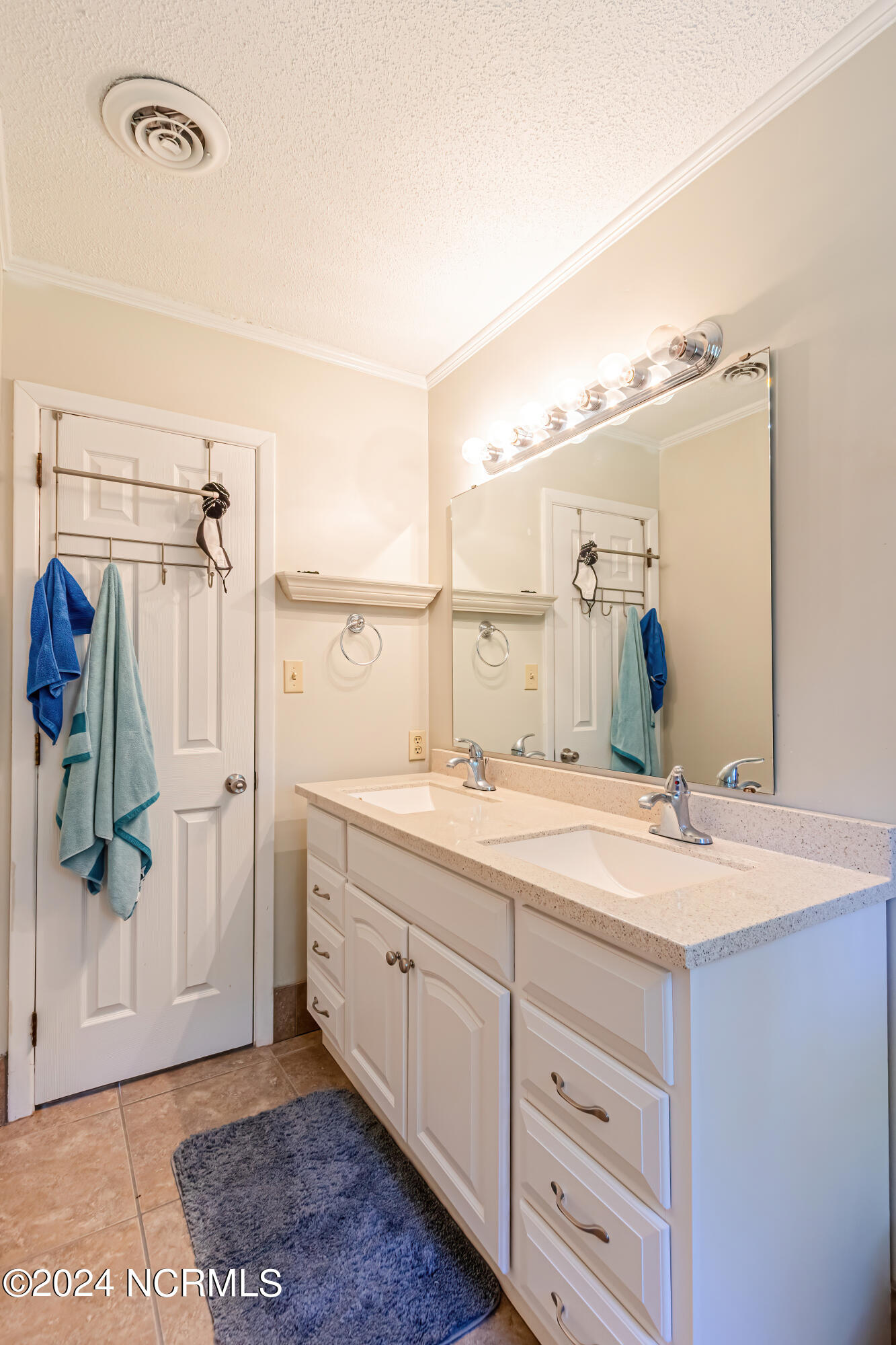 100448019 | Photo 41