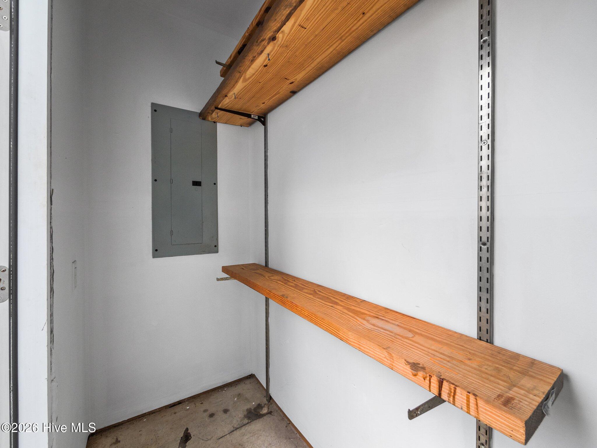 100559229 | Photo 38