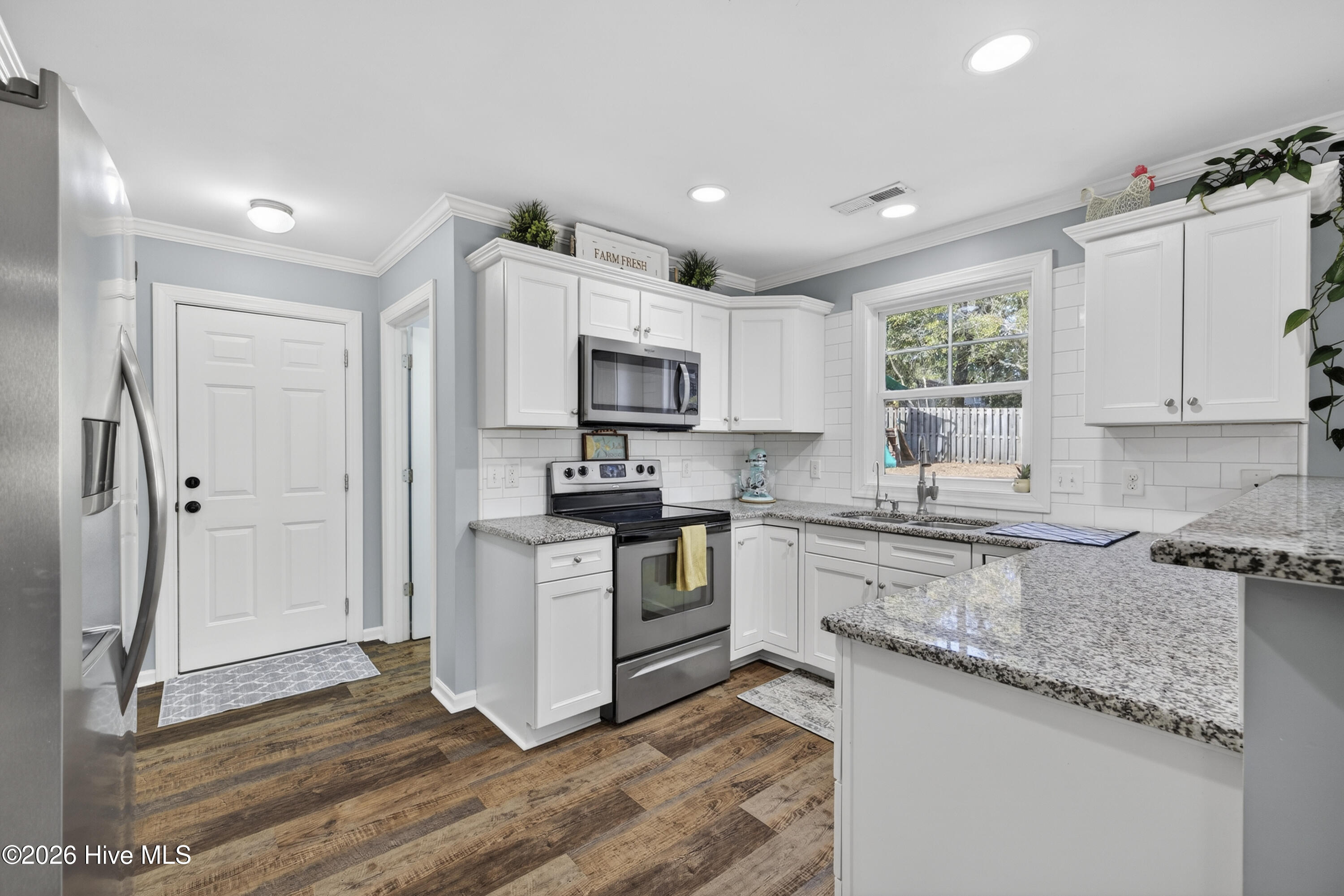 100549081 | Photo 12