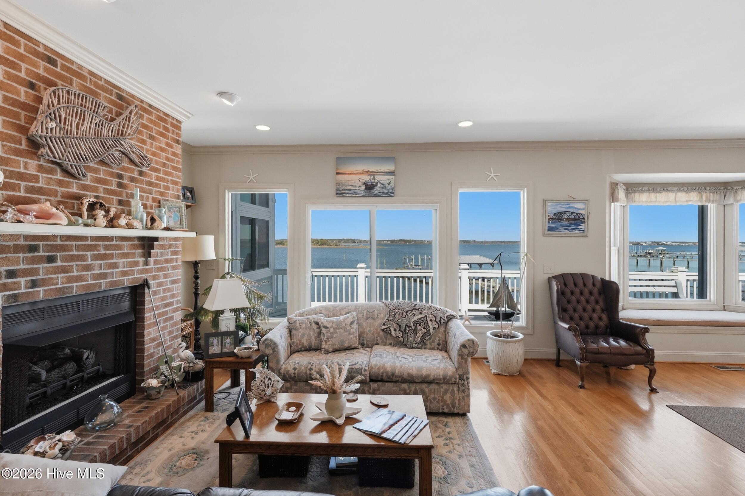 100561994 | Photo 10