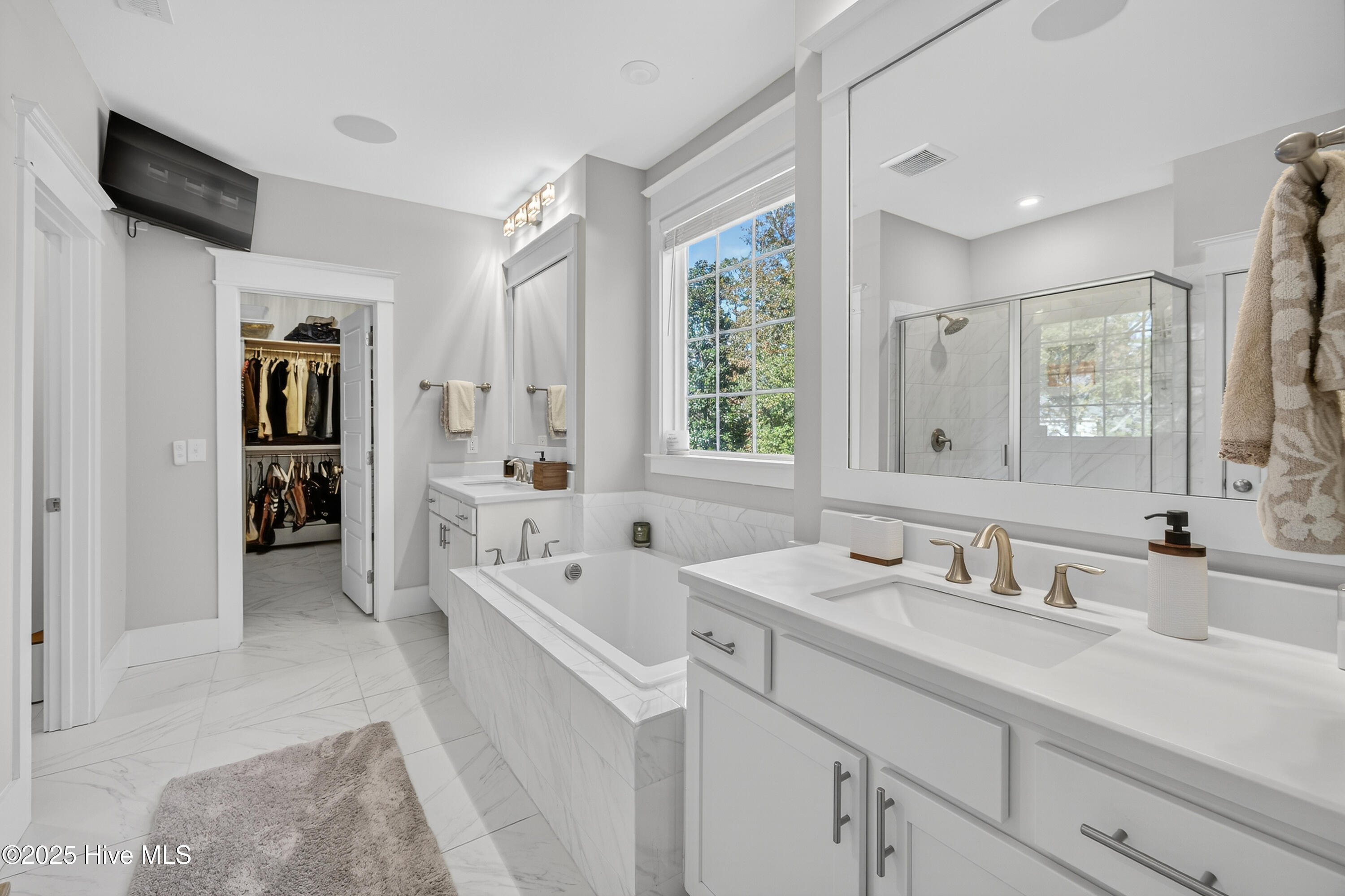 100540063 | Photo 34