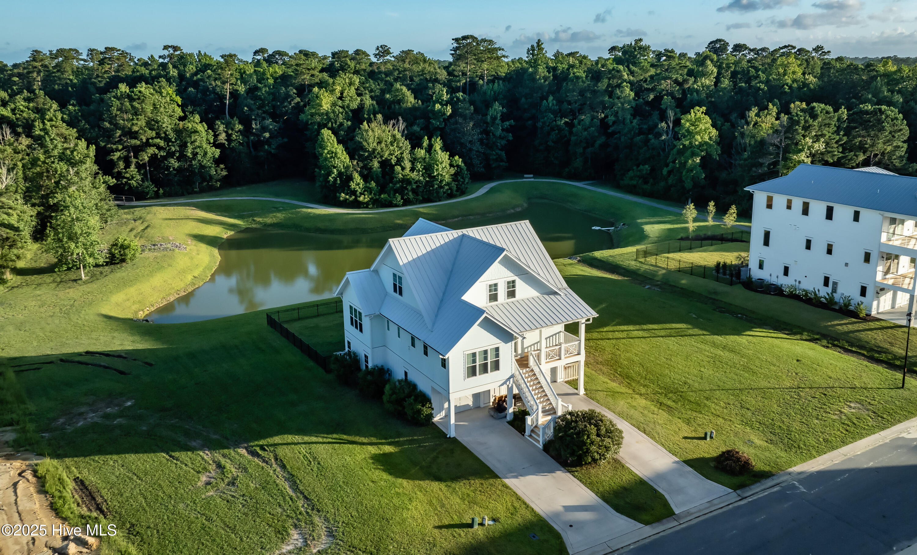 100518047 | Photo 55