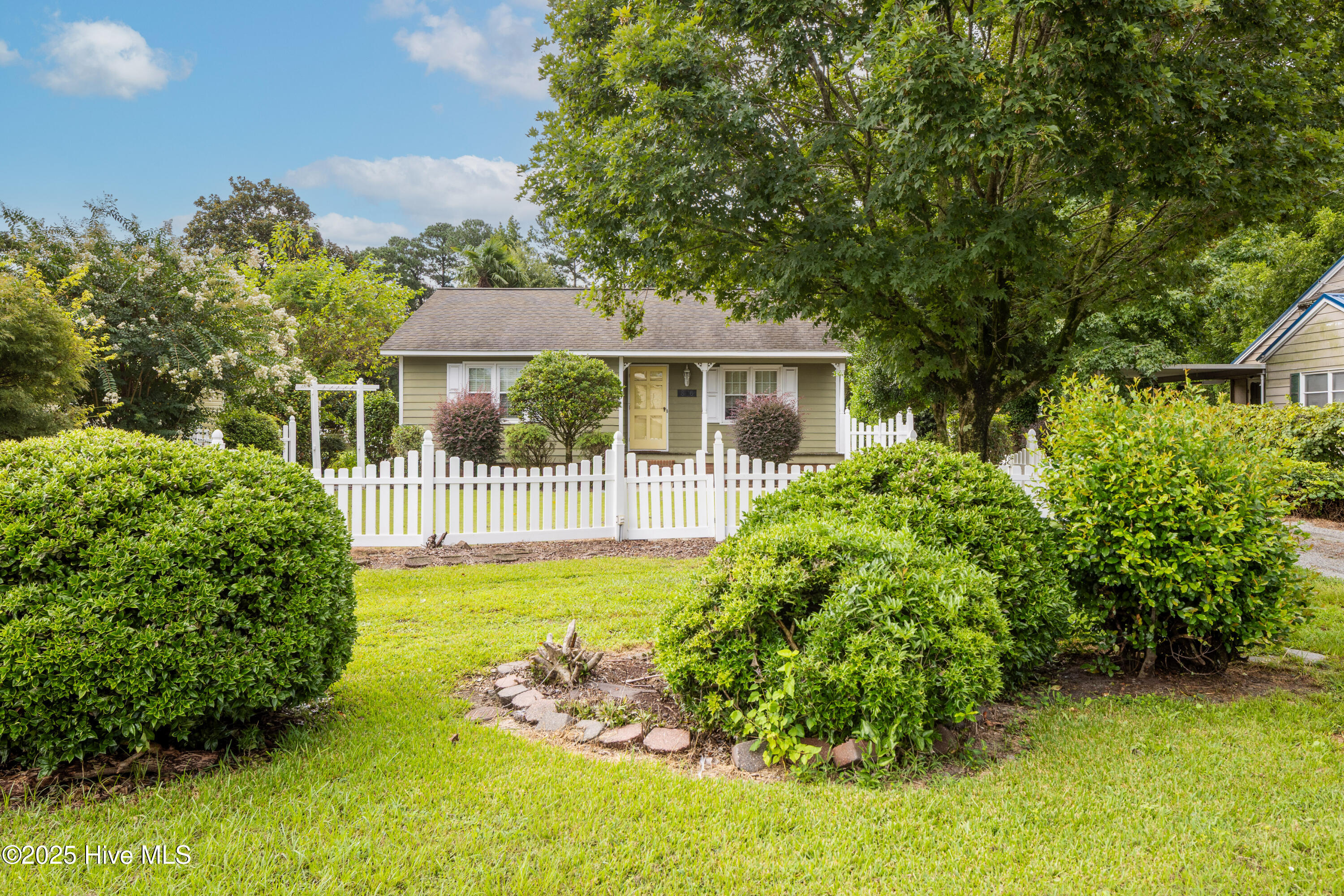 Homes for sale in Clinton, NC | 816 Peachtree Rd, Clinton, NC 28328 | MLS# 100525176