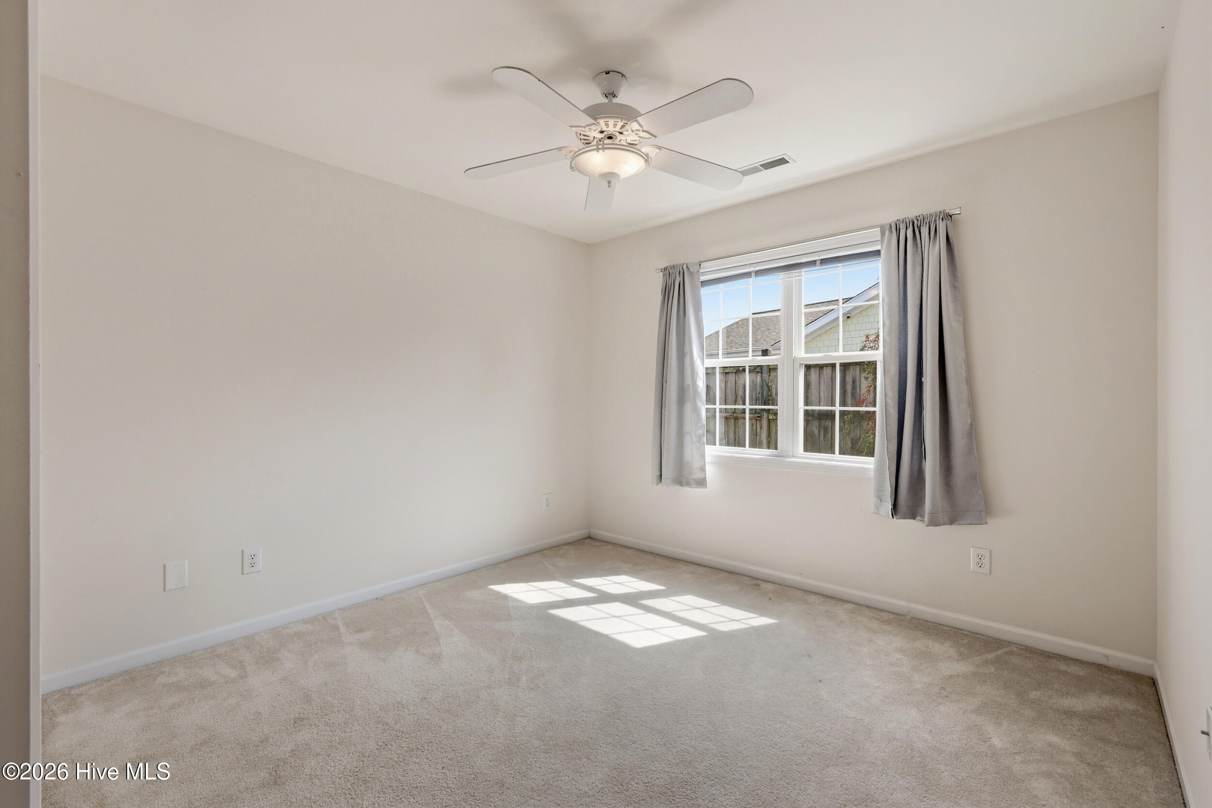 100511628 | Photo 33