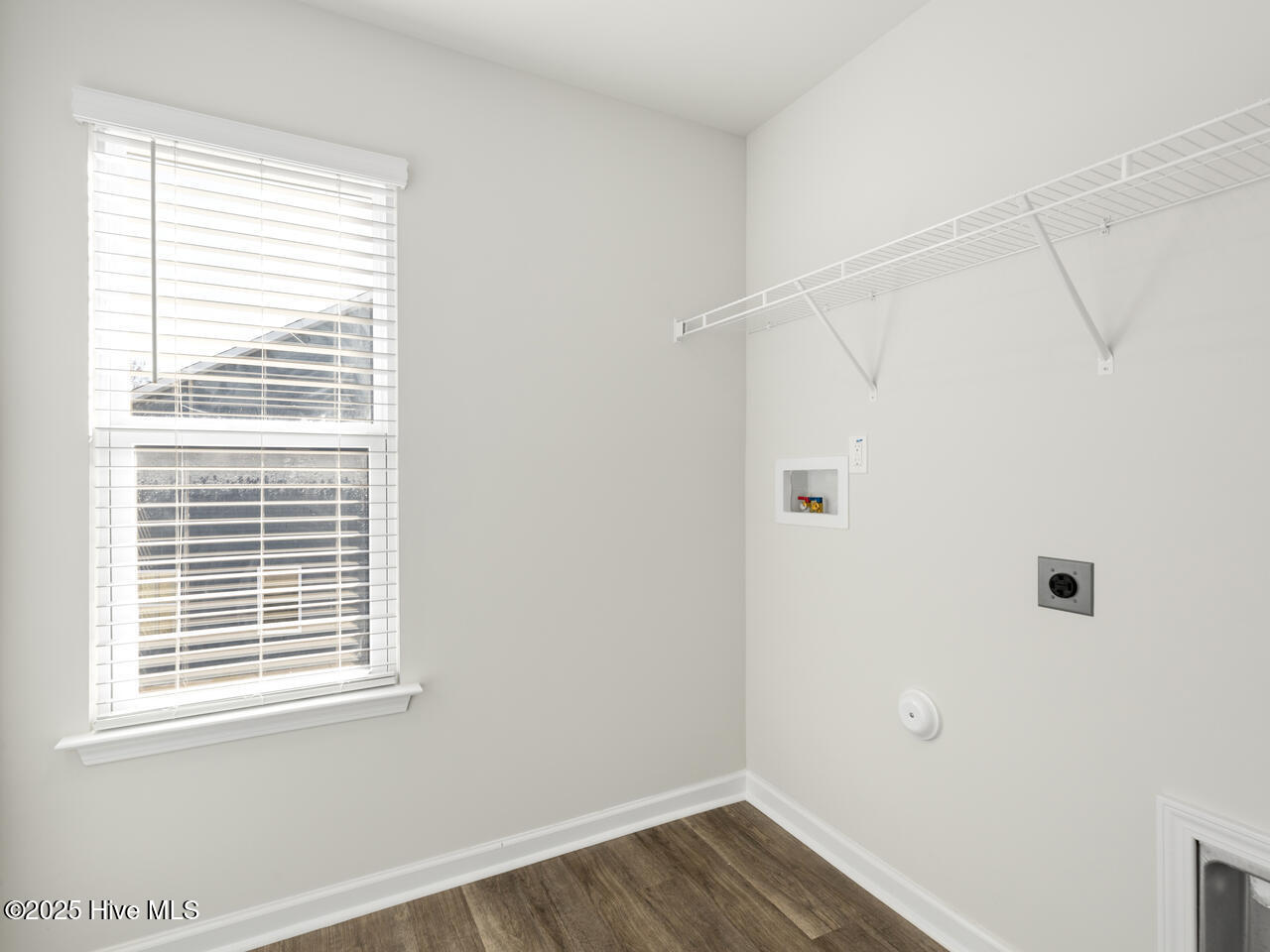 100566292 | Photo 31