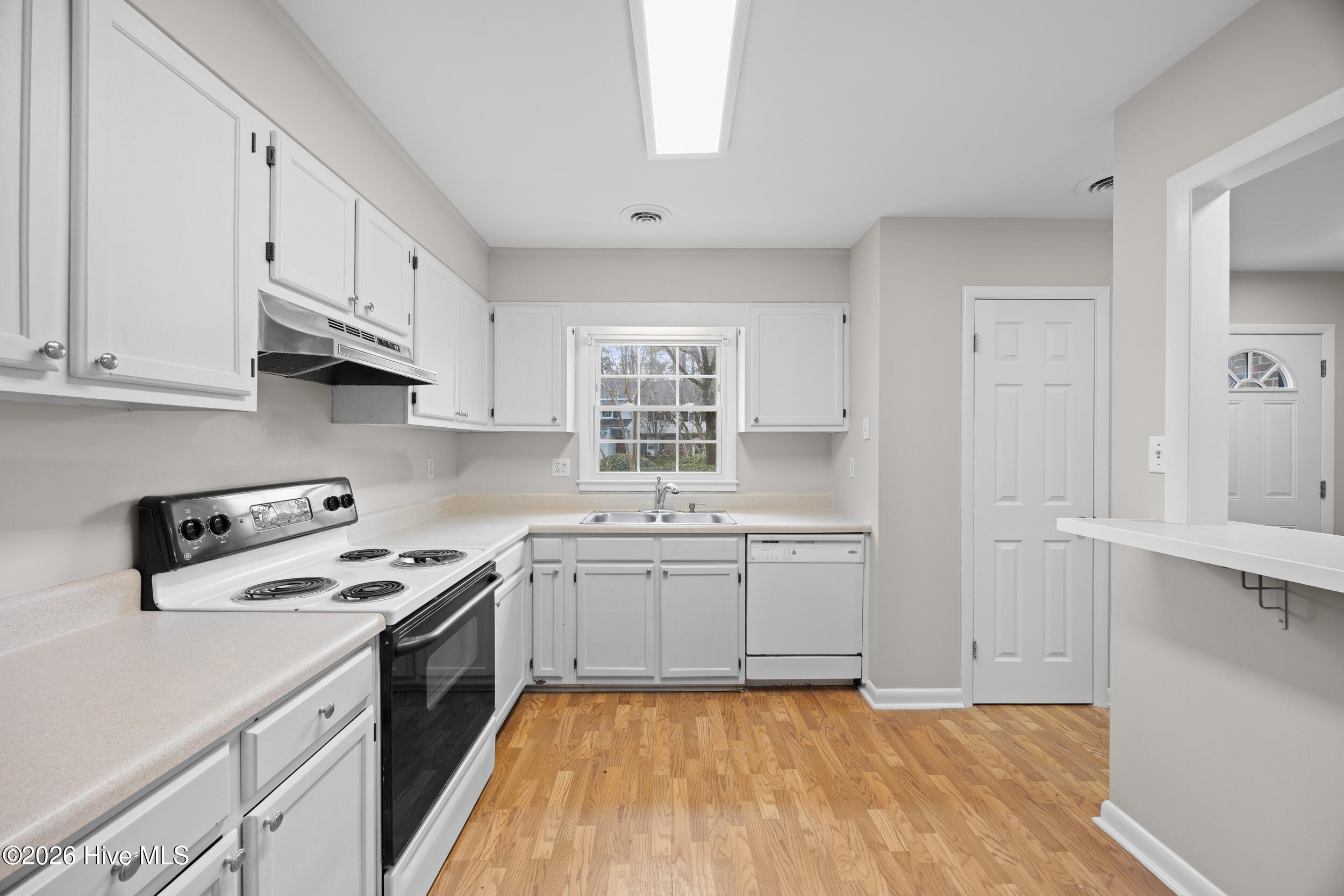 100551778 | Photo 15